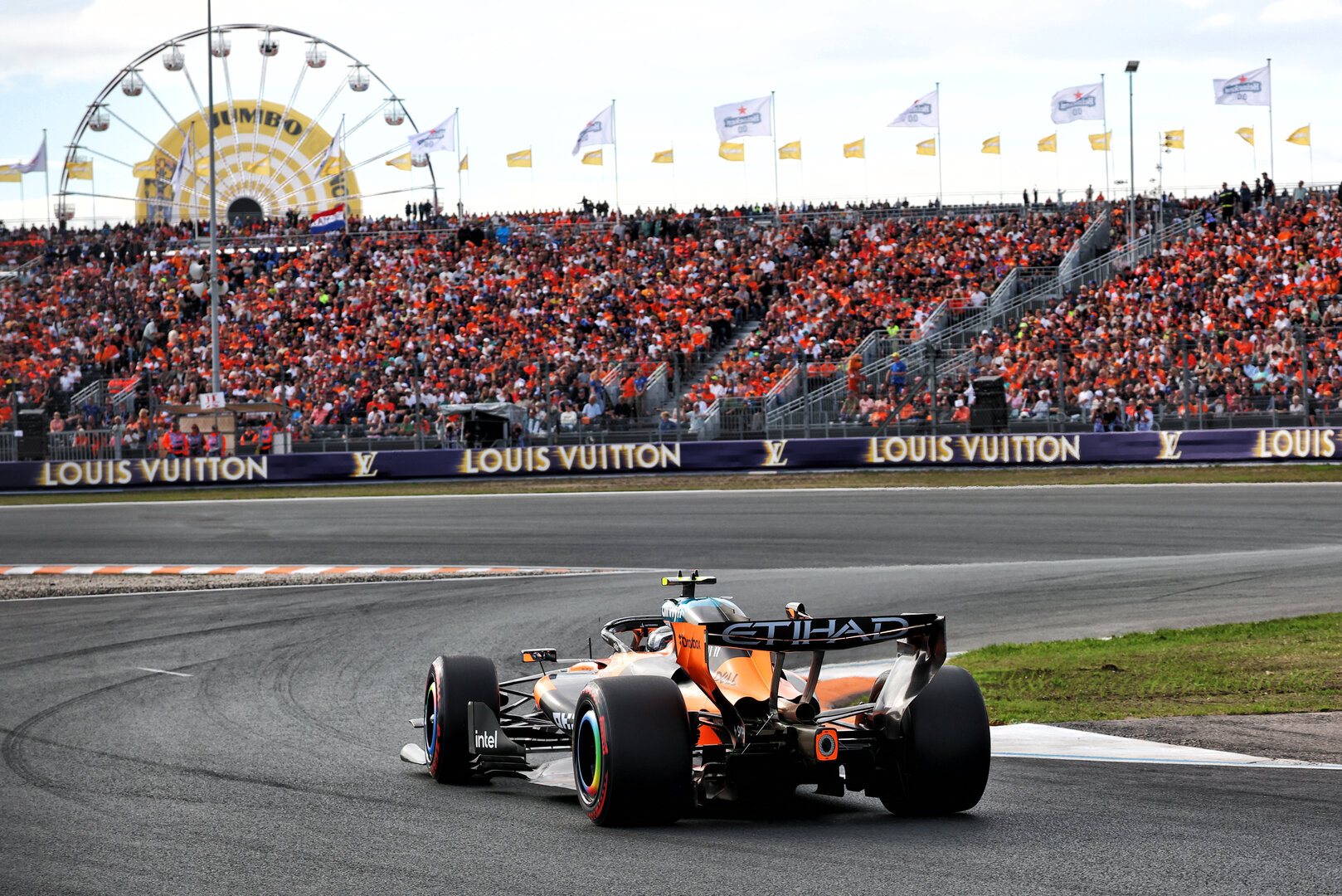 GP OLANDA, Lando Norris (GBR) McLaren F1 Team MCL40.
21.08.2026. Formula 1 World Championship, Rd 12, Dutch Grand Prix, Zandvoort, Netherlands, Sprint Qualifiche Day.
- www.xpbimages.com, EMail: requests@xpbimages.com © Copyright: Bearne / XPB Images