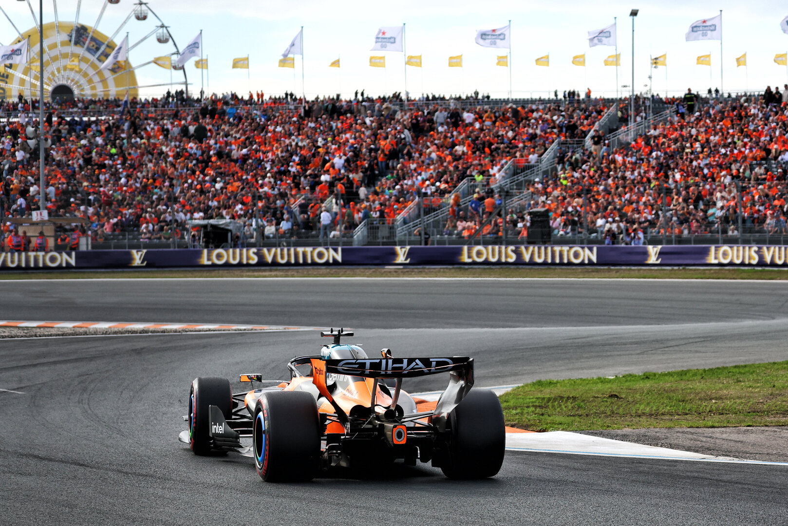GP OLANDA, Oscar Piastri (AUS) McLaren F1 Team MCL40.
21.08.2026. Formula 1 World Championship, Rd 12, Dutch Grand Prix, Zandvoort, Netherlands, Sprint Qualifiche Day.
- www.xpbimages.com, EMail: requests@xpbimages.com © Copyright: Bearne / XPB Images