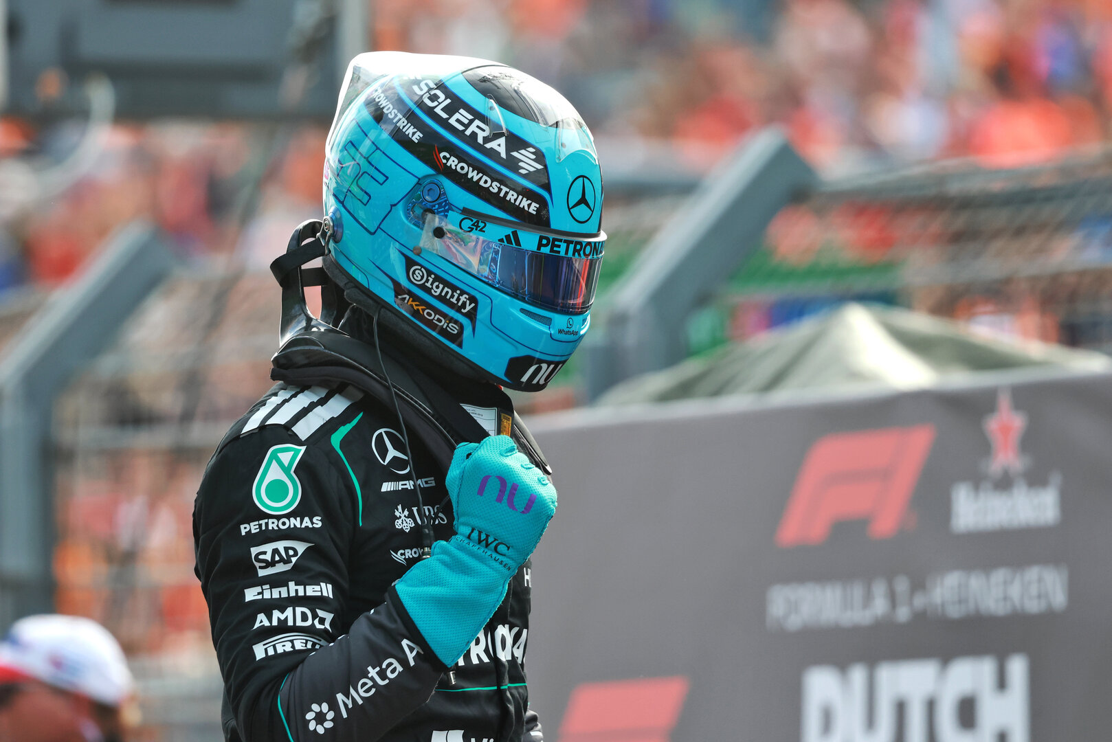 GP OLANDA, George Russell (GBR) Mercedes AMG Formula One Team celebrates his pole position in Sprint parc ferme.
21.08.2026. Formula 1 World Championship, Rd 12, Dutch Grand Prix, Zandvoort, Netherlands, Sprint Qualifiche Day.
- www.xpbimages.com, EMail: requests@xpbimages.com © Copyright: Charniaux / XPB Images