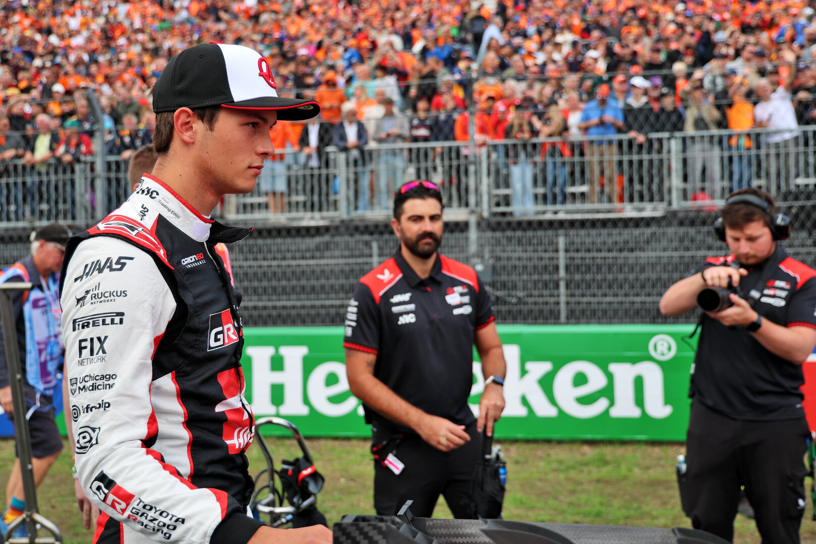 GP OLANDA, Oliver Bearman (GBR) Haas F1 Team on the grid.
22.08.2026. Formula 1 World Championship, Rd 12, Dutch Grand Prix, Zandvoort, Netherlands, Sprint e Qualifiche Day.
- www.xpbimages.com, EMail: requests@xpbimages.com © Copyright: Batchelor / XPB Images