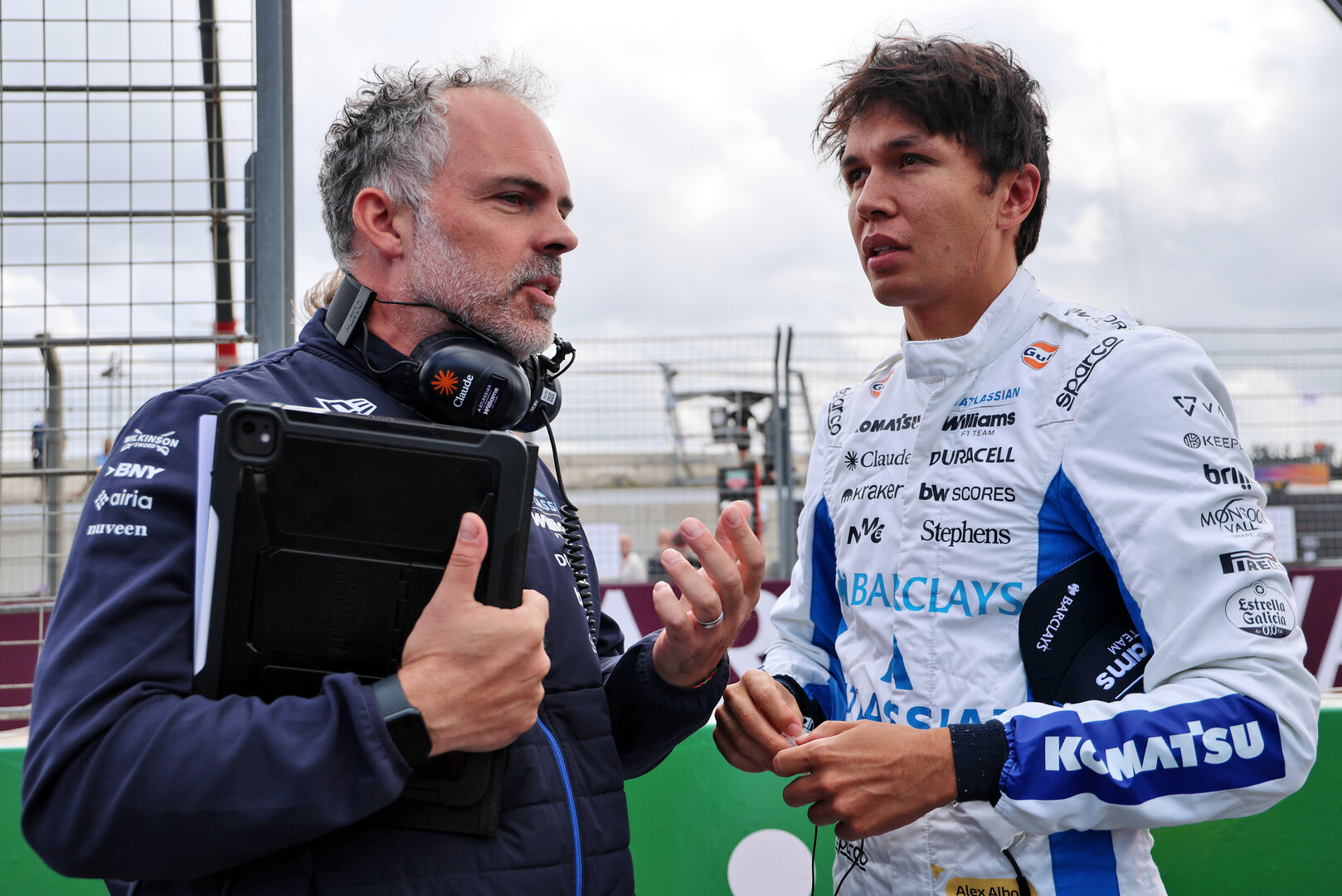 GP OLANDA, (L to R): James Urwin (GBR) Williams F1 Team Gara Engineer with Alexander Albon (THA) Williams F1 Team on the grid.
22.08.2026. Formula 1 World Championship, Rd 12, Dutch Grand Prix, Zandvoort, Netherlands, Sprint e Qualifiche Day.
- www.xpbimages.com, EMail: requests@xpbimages.com © Copyright: Batchelor / XPB Images