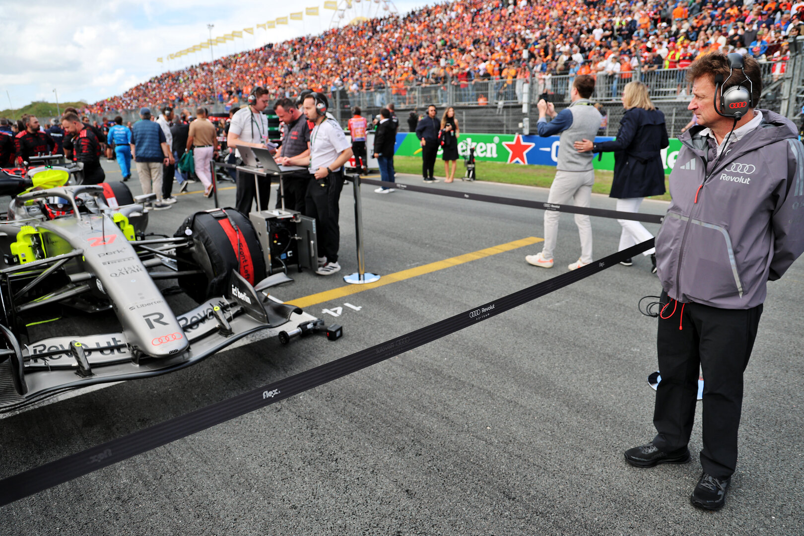 GP OLANDA, Allan McNish (GBR) Audi F1 Team Racing Director on the grid.
22.08.2026. Formula 1 World Championship, Rd 12, Dutch Grand Prix, Zandvoort, Netherlands, Sprint e Qualifiche Day.
- www.xpbimages.com, EMail: requests@xpbimages.com © Copyright: Batchelor / XPB Images