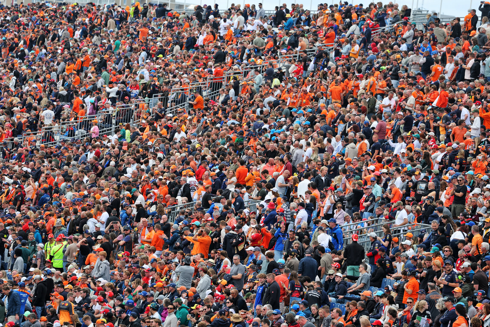 GP OLANDA, Circuit Atmosfera - fans in the grandstand.
22.08.2026. Formula 1 World Championship, Rd 12, Dutch Grand Prix, Zandvoort, Netherlands, Sprint e Qualifiche Day.
- www.xpbimages.com, EMail: requests@xpbimages.com © Copyright: Moy / XPB Images