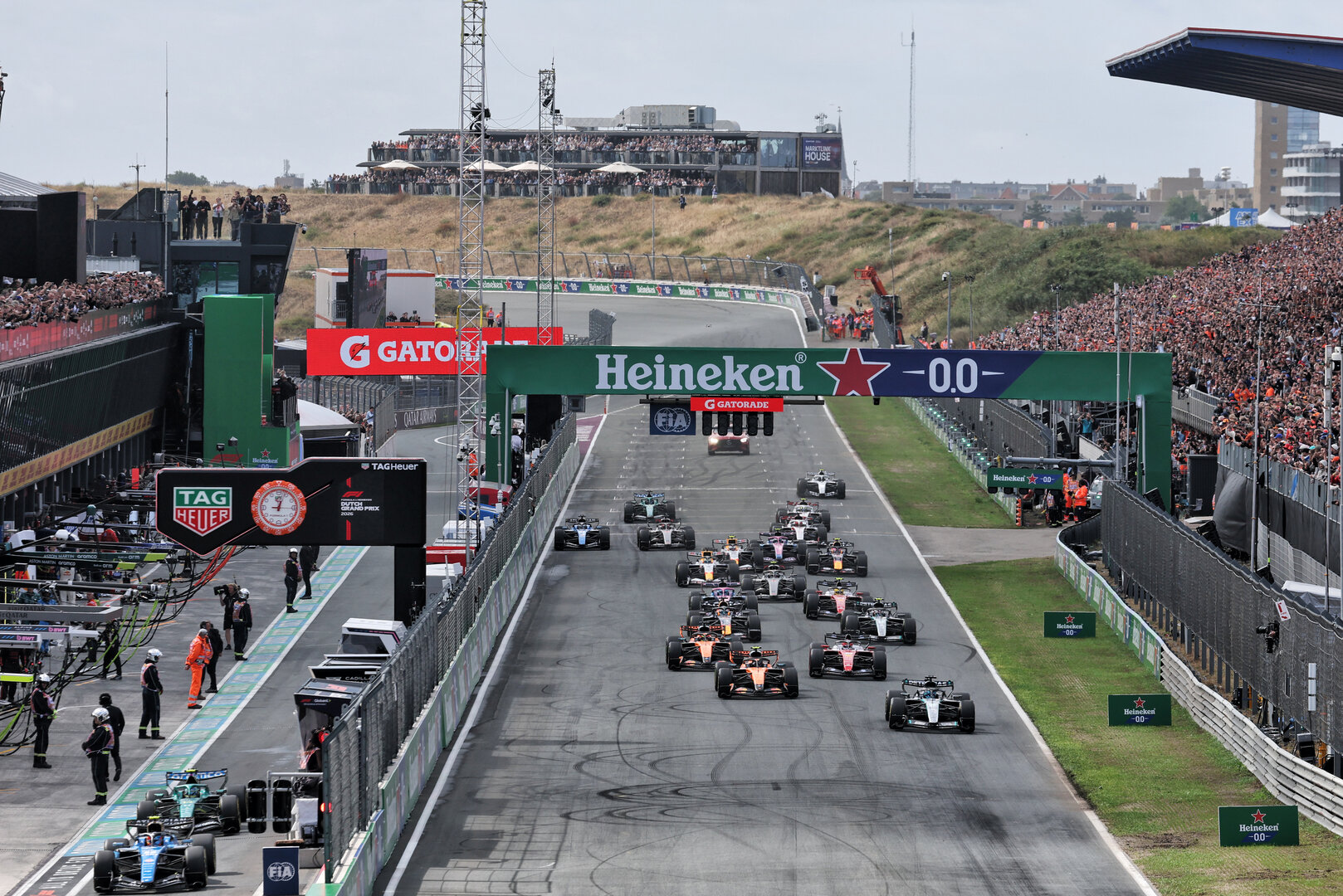 GP OLANDA, George Russell (GBR) Mercedes AMG Formula One Team W17 davanti a at the partenza of the race.
22.08.2026. Formula 1 World Championship, Rd 12, Dutch Grand Prix, Zandvoort, Netherlands, Sprint e Qualifiche Day.
- www.xpbimages.com, EMail: requests@xpbimages.com © Copyright: Moy / XPB Images