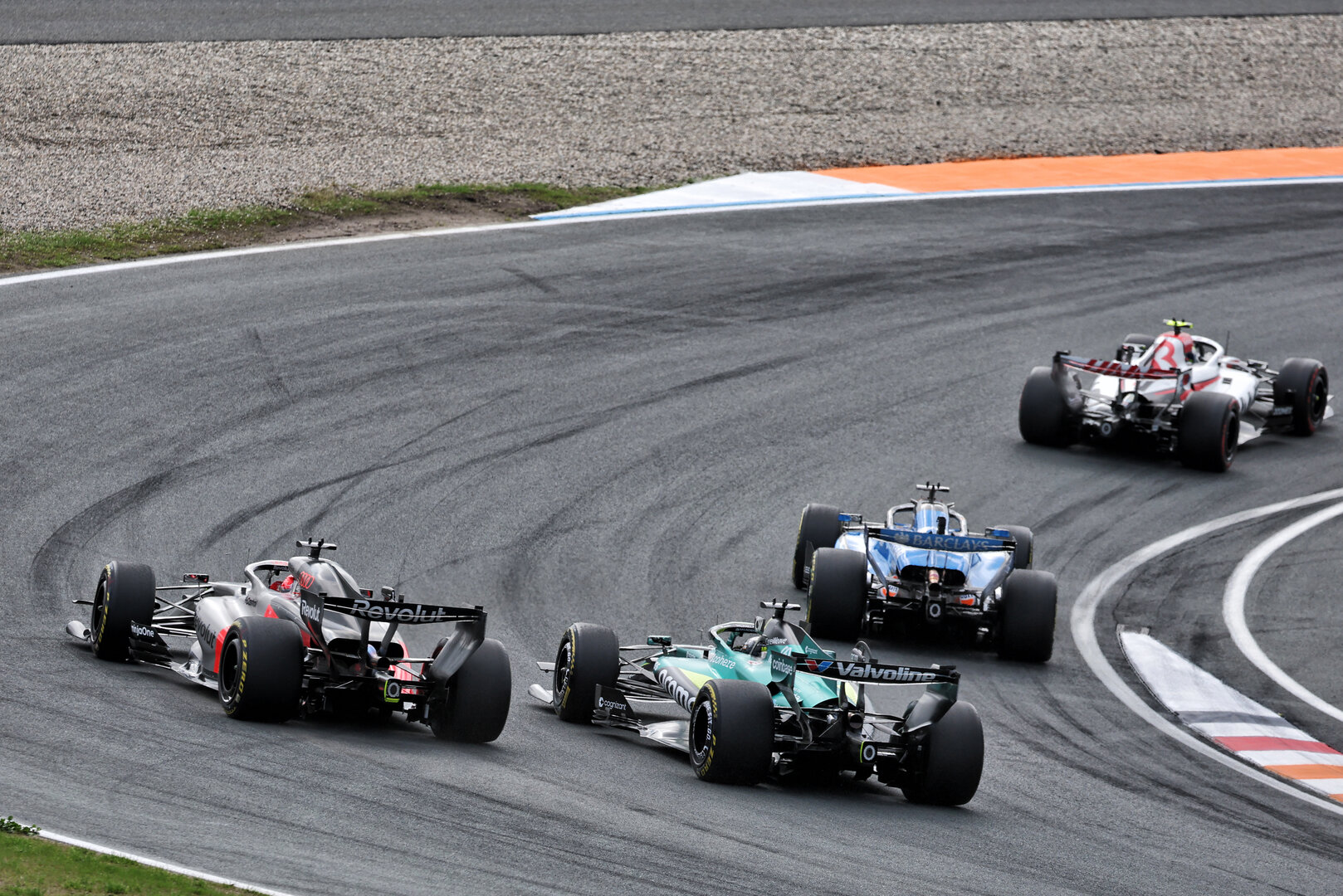 GP OLANDA, Lance Stroll (CDN) Aston Martin F1 Team AMR26 e Nico Hulkenberg (GER) Audi F1 Team R26 battle for position.
22.08.2026. Formula 1 World Championship, Rd 12, Dutch Grand Prix, Zandvoort, Netherlands, Sprint e Qualifiche Day.
- www.xpbimages.com, EMail: requests@xpbimages.com © Copyright: Moy / XPB Images