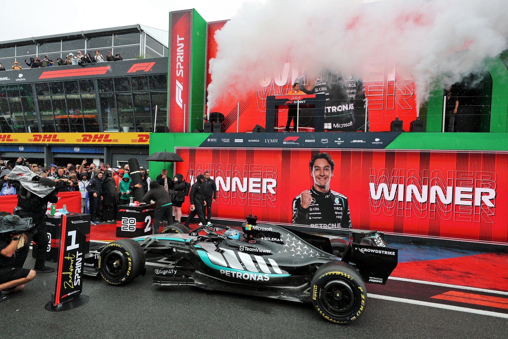 GP OLANDA, Sprint vincitore George Russell (GBR) Mercedes AMG Formula One Team W17 in parc ferme.
22.08.2026. Formula 1 World Championship, Rd 12, Dutch Grand Prix, Zandvoort, Netherlands, Sprint e Qualifiche Day.
- www.xpbimages.com, EMail: requests@xpbimages.com © Copyright: Moy / XPB Images