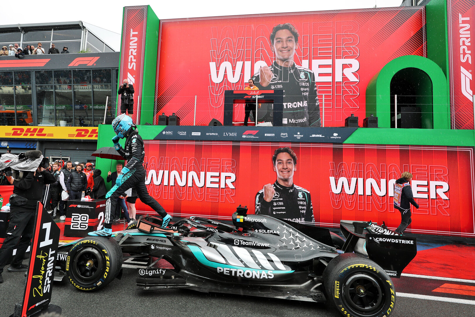 GP OLANDA, Sprint vincitore George Russell (GBR) Mercedes AMG Formula One Team W17 in parc ferme.
22.08.2026. Formula 1 World Championship, Rd 12, Dutch Grand Prix, Zandvoort, Netherlands, Sprint e Qualifiche Day.
- www.xpbimages.com, EMail: requests@xpbimages.com © Copyright: Moy / XPB Images
