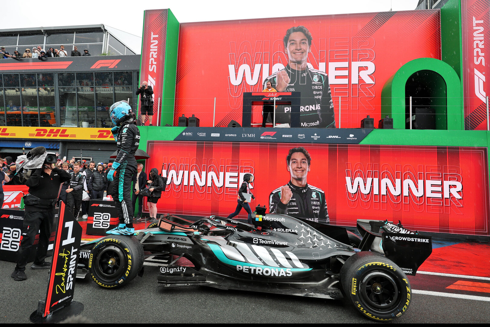 GP OLANDA, Sprint vincitore George Russell (GBR) Mercedes AMG Formula One Team W17 in parc ferme.
22.08.2026. Formula 1 World Championship, Rd 12, Dutch Grand Prix, Zandvoort, Netherlands, Sprint e Qualifiche Day.
- www.xpbimages.com, EMail: requests@xpbimages.com © Copyright: Moy / XPB Images