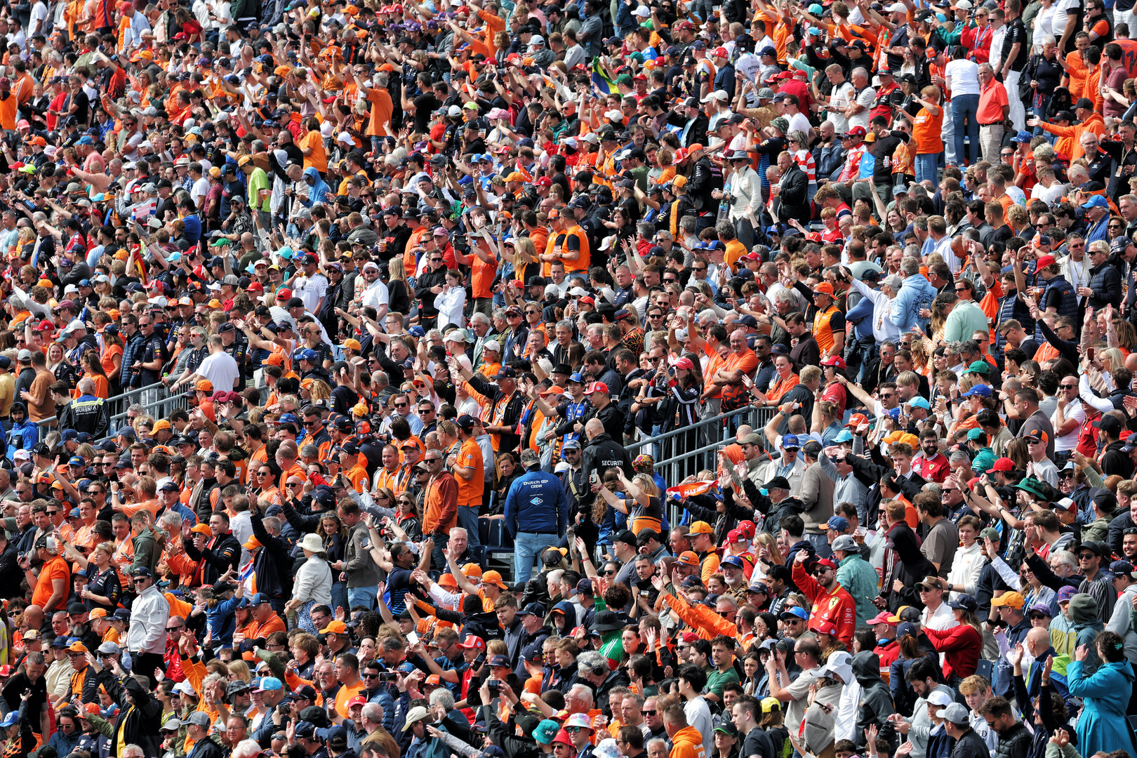 GP OLANDA, Circuit Atmosfera - fans in the grandstand.
22.08.2026. Formula 1 World Championship, Rd 12, Dutch Grand Prix, Zandvoort, Netherlands, Sprint e Qualifiche Day.
- www.xpbimages.com, EMail: requests@xpbimages.com © Copyright: Moy / XPB Images