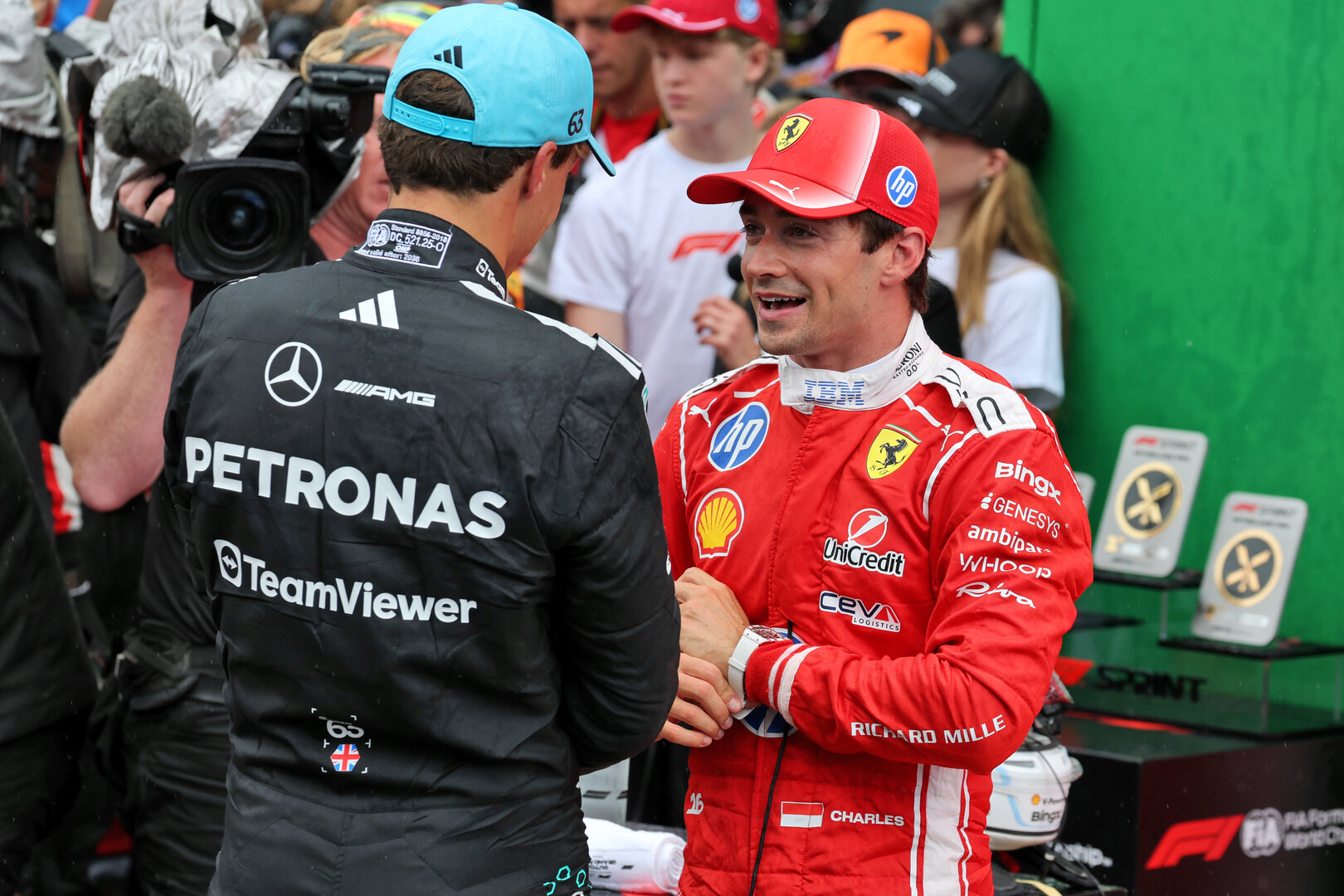 GP OLANDA, (L to R): Sprint vincitore George Russell (GBR) Mercedes AMG Formula One Team with second placed Charles Leclerc (MON) Ferrari in parc ferme.
22.08.2026. Formula 1 World Championship, Rd 12, Dutch Grand Prix, Zandvoort, Netherlands, Sprint e Qualifiche Day.
- www.xpbimages.com, EMail: requests@xpbimages.com © Copyright: Moy / XPB Images