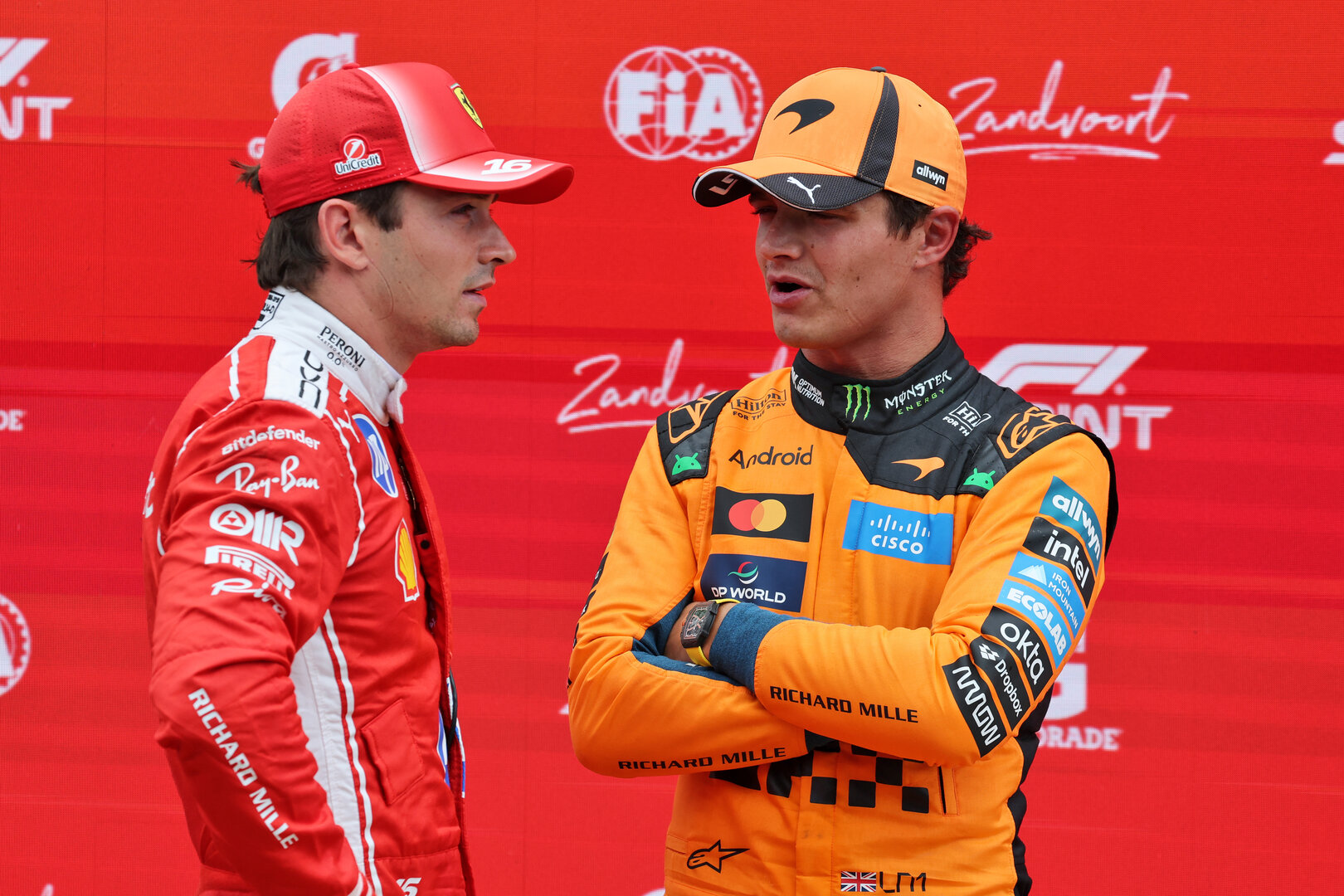 GP OLANDA, (L to R): Charles Leclerc (MON) Ferrari with Lando Norris (GBR) McLaren F1 Team in Sprint parc ferme.
22.08.2026. Formula 1 World Championship, Rd 12, Dutch Grand Prix, Zandvoort, Netherlands, Sprint e Qualifiche Day.
- www.xpbimages.com, EMail: requests@xpbimages.com © Copyright: Moy / XPB Images