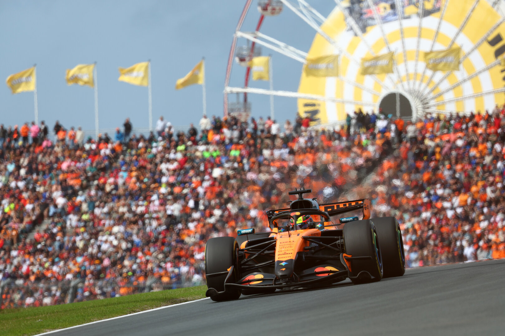 GP OLANDA, Oscar Piastri (AUS) McLaren F1 Team MCL40.
22.08.2026. Formula 1 World Championship, Rd 12, Dutch Grand Prix, Zandvoort, Netherlands, Sprint e Qualifiche Day.
- www.xpbimages.com, EMail: requests@xpbimages.com © Copyright: Bearne / XPB Images