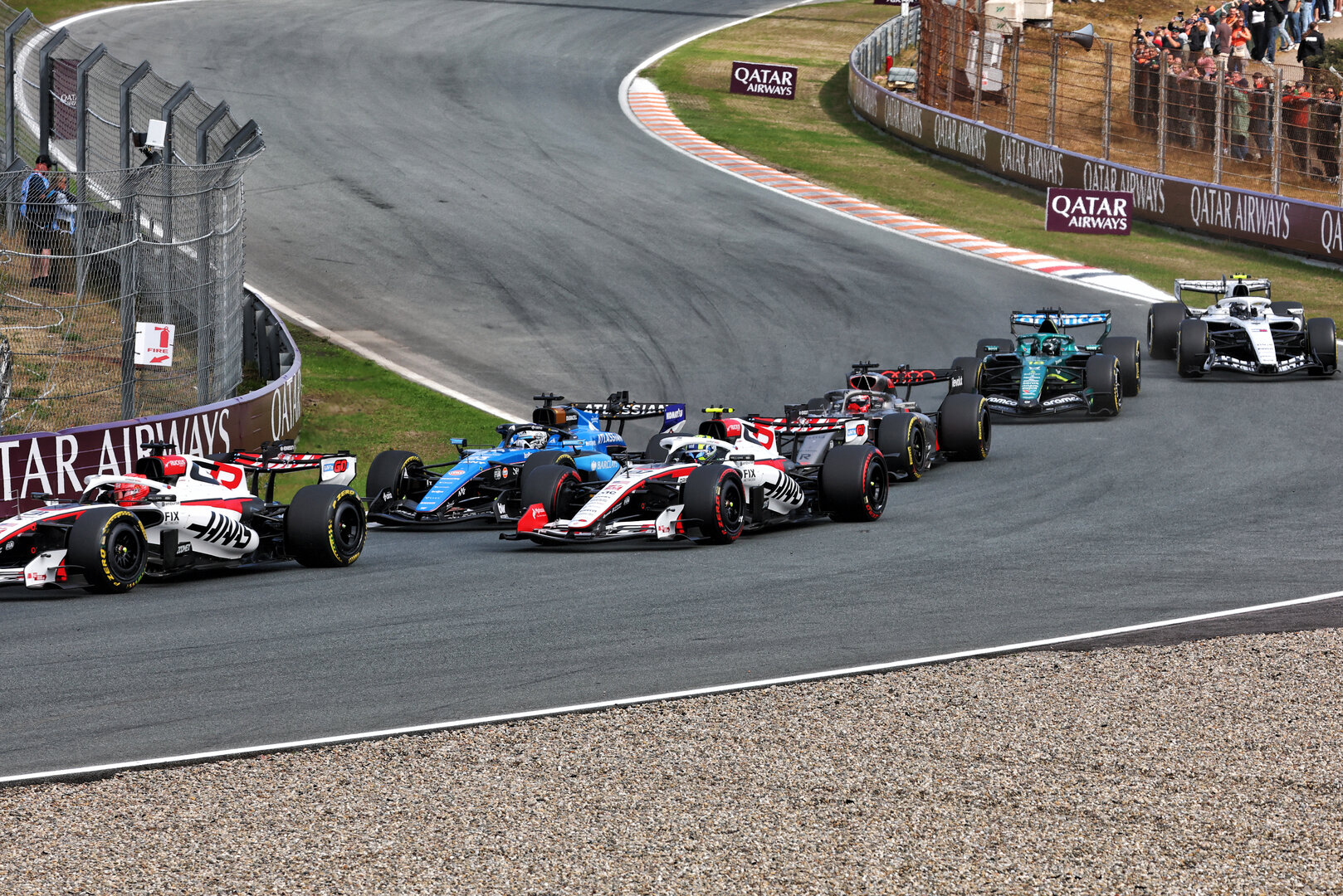 GP OLANDA, Alexander Albon (THA) Williams F1 Team FW48 e Oliver Bearman (GBR) Haas F1 Team VF-26 at the partenza of the race.
22.08.2026. Formula 1 World Championship, Rd 12, Dutch Grand Prix, Zandvoort, Netherlands, Sprint e Qualifiche Day.
- www.xpbimages.com, EMail: requests@xpbimages.com © Copyright: Bearne / XPB Images