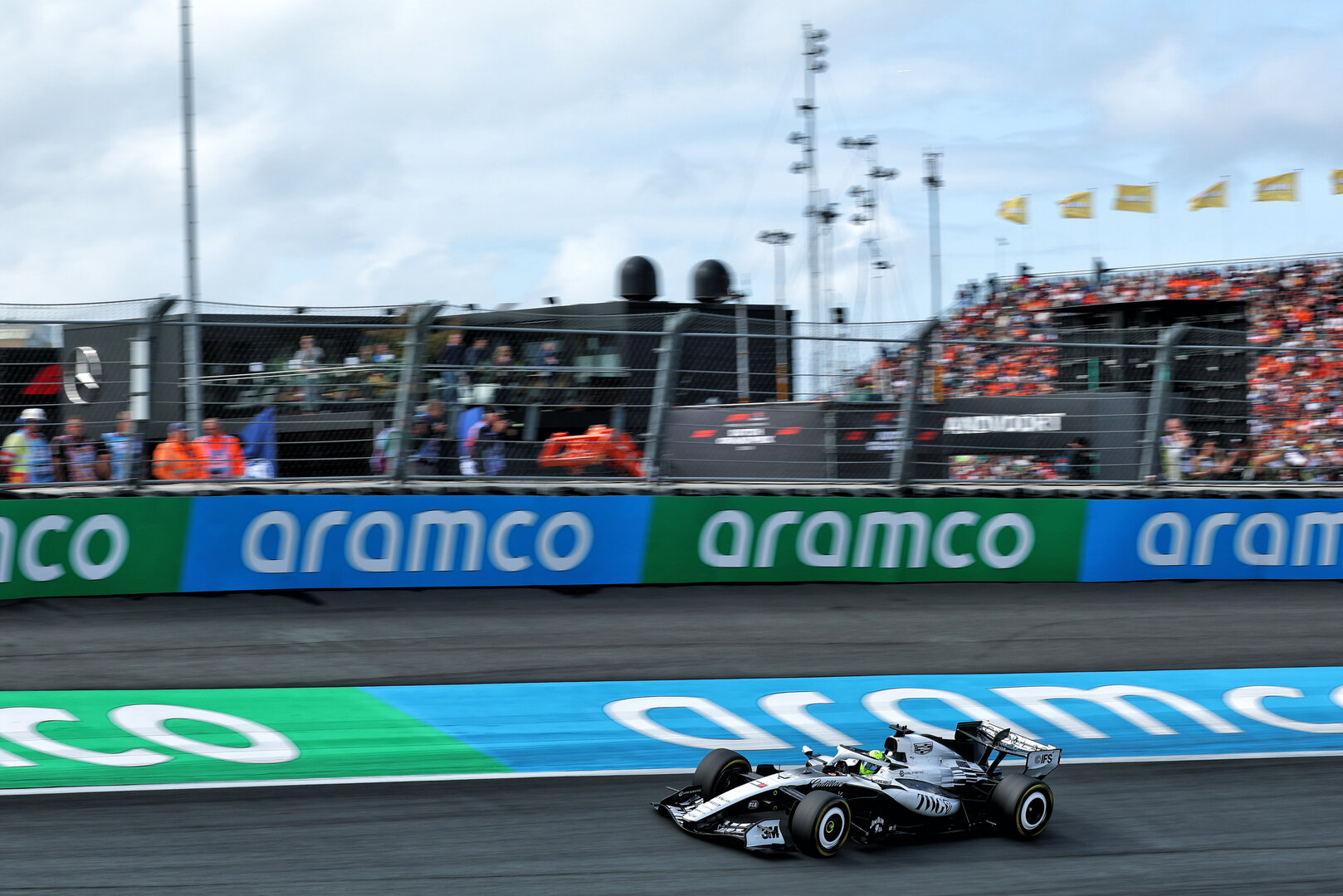 GP OLANDA, Sergio Perez (MEX) Cadillac Formula 1 Team MAC-26.
22.08.2026. Formula 1 World Championship, Rd 12, Dutch Grand Prix, Zandvoort, Netherlands, Sprint e Qualifiche Day.
- www.xpbimages.com, EMail: requests@xpbimages.com © Copyright: Bearne / XPB Images