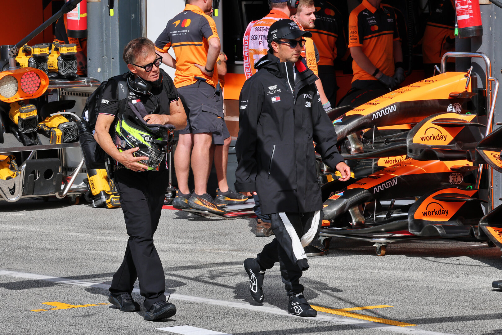 GP OLANDA, (L to R): Xavi Martos (ESP) Cadillac Formula 1 Team Physio with Sergio Perez (MEX) Cadillac Formula 1 Team.
22.08.2026. Formula 1 World Championship, Rd 12, Dutch Grand Prix, Zandvoort, Netherlands, Sprint e Qualifiche Day.
- www.xpbimages.com, EMail: requests@xpbimages.com © Copyright: Batchelor / XPB Images