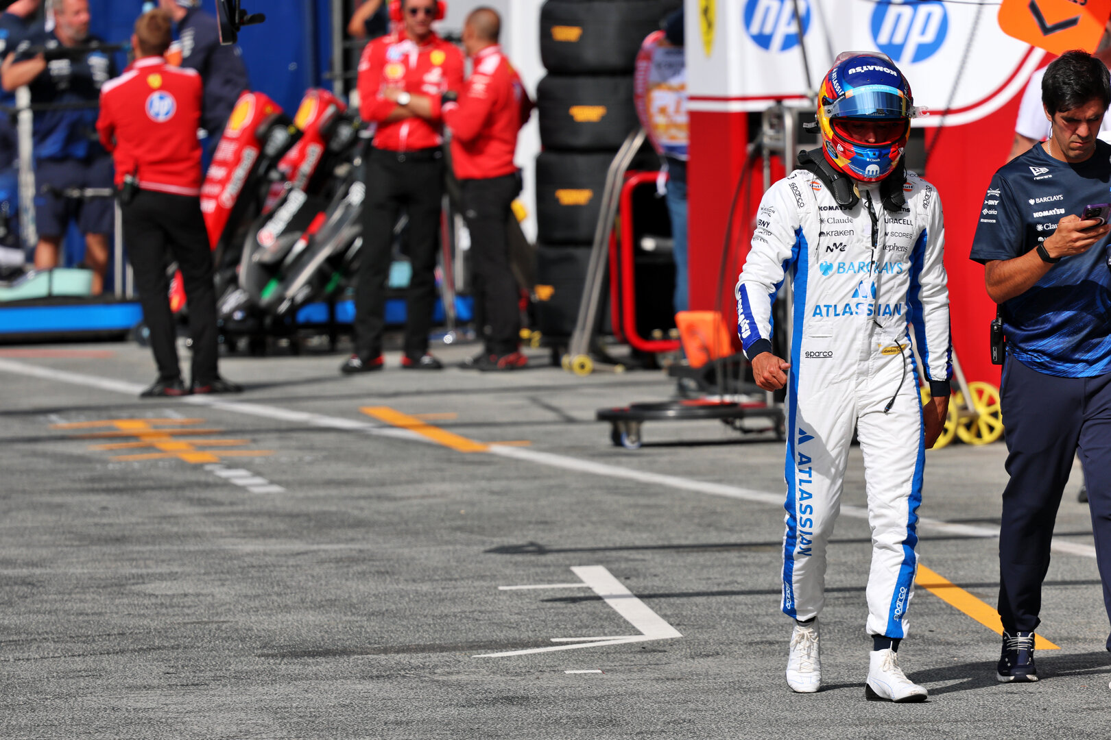 GP OLANDA, Carlos Sainz (ESP) Williams F1 Team with Borja Presol (ESP) Williams F1 Team Personal Trainer.
22.08.2026. Formula 1 World Championship, Rd 12, Dutch Grand Prix, Zandvoort, Netherlands, Sprint e Qualifiche Day.
- www.xpbimages.com, EMail: requests@xpbimages.com © Copyright: Batchelor / XPB Images