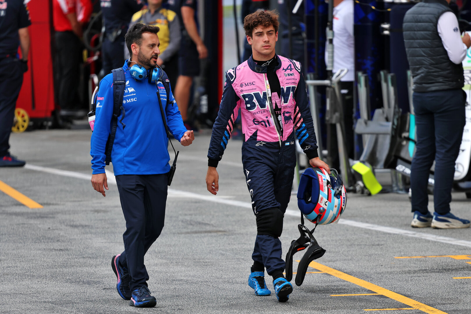 GP OLANDA, (L to R): Miguel Presencia, Alpine F1 Team Performance Coach with Franco Colapinto (ARG) Alpine F1 Team.
22.08.2026. Formula 1 World Championship, Rd 12, Dutch Grand Prix, Zandvoort, Netherlands, Sprint e Qualifiche Day.
- www.xpbimages.com, EMail: requests@xpbimages.com © Copyright: Batchelor / XPB Images