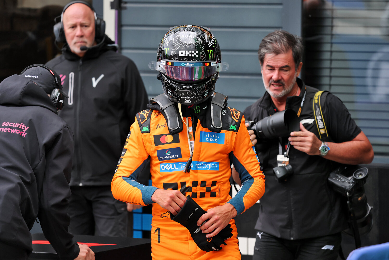 GP OLANDA, Pole sitter Lando Norris (GBR) McLaren F1 Team in parc ferme.
22.08.2026. Formula 1 World Championship, Rd 12, Dutch Grand Prix, Zandvoort, Netherlands, Sprint e Qualifiche Day.
- www.xpbimages.com, EMail: requests@xpbimages.com © Copyright: Batchelor / XPB Images