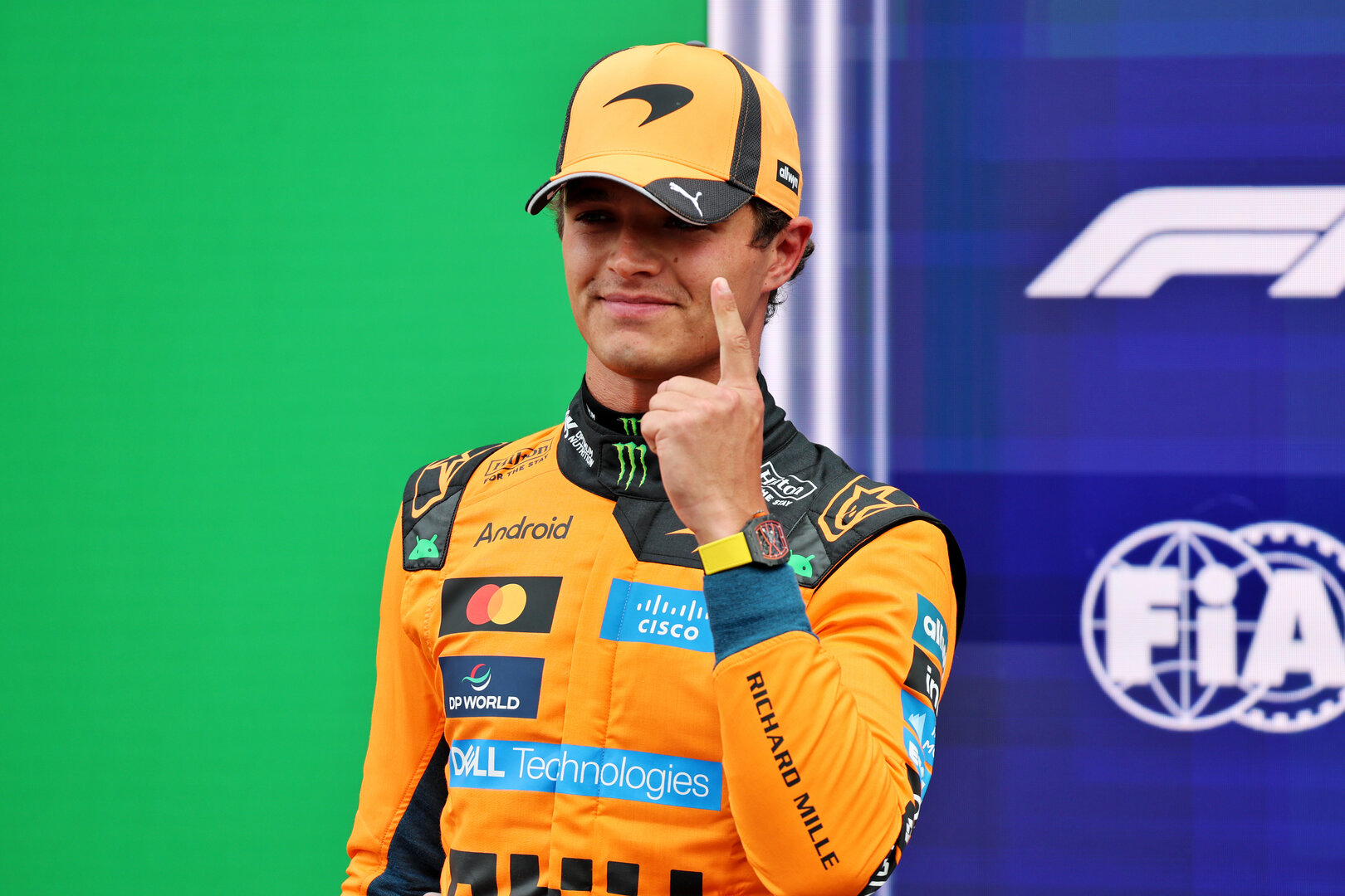 GP OLANDA, Lando Norris (GBR) McLaren F1 Team celebrates his pole position in qualifying parc ferme.
22.08.2026. Formula 1 World Championship, Rd 12, Dutch Grand Prix, Zandvoort, Netherlands, Sprint e Qualifiche Day.
- www.xpbimages.com, EMail: requests@xpbimages.com © Copyright: Batchelor / XPB Images