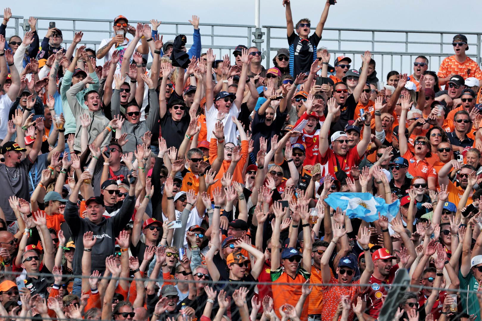GP OLANDA, Circuit Atmosfera - fans in the grandstand.
22.08.2026. Formula 1 World Championship, Rd 12, Dutch Grand Prix, Zandvoort, Netherlands, Sprint e Qualifiche Day.
- www.xpbimages.com, EMail: requests@xpbimages.com © Copyright: Moy / XPB Images