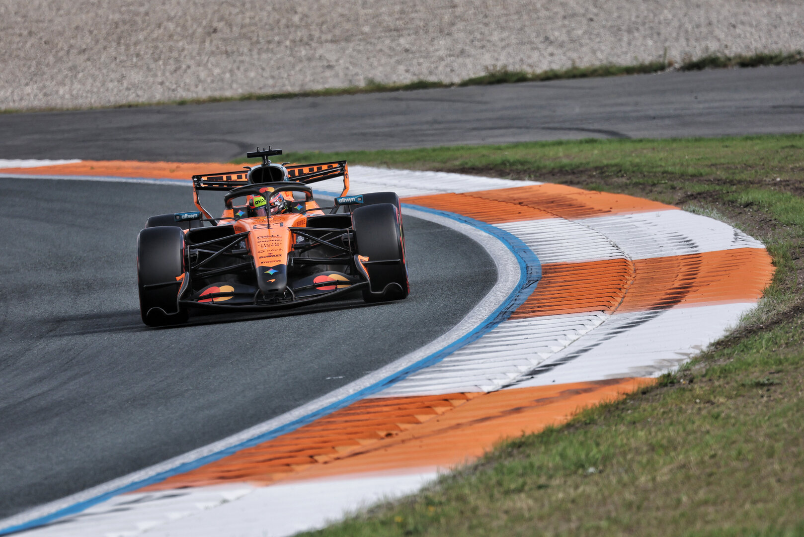 GP OLANDA, Oscar Piastri (AUS) McLaren F1 Team MCL40.
22.08.2026. Formula 1 World Championship, Rd 12, Dutch Grand Prix, Zandvoort, Netherlands, Sprint e Qualifiche Day.
- www.xpbimages.com, EMail: requests@xpbimages.com © Copyright: Moy / XPB Images