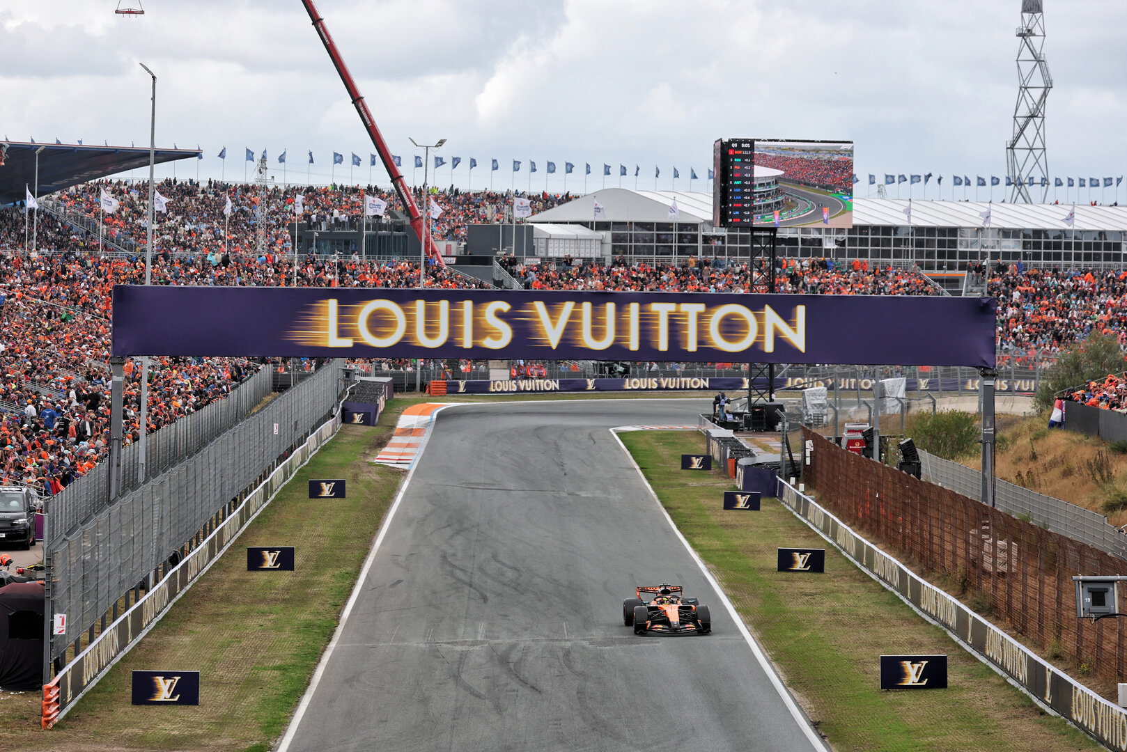 GP OLANDA, Oscar Piastri (AUS) McLaren F1 Team MCL40.
22.08.2026. Formula 1 World Championship, Rd 12, Dutch Grand Prix, Zandvoort, Netherlands, Sprint e Qualifiche Day.
- www.xpbimages.com, EMail: requests@xpbimages.com © Copyright: Moy / XPB Images