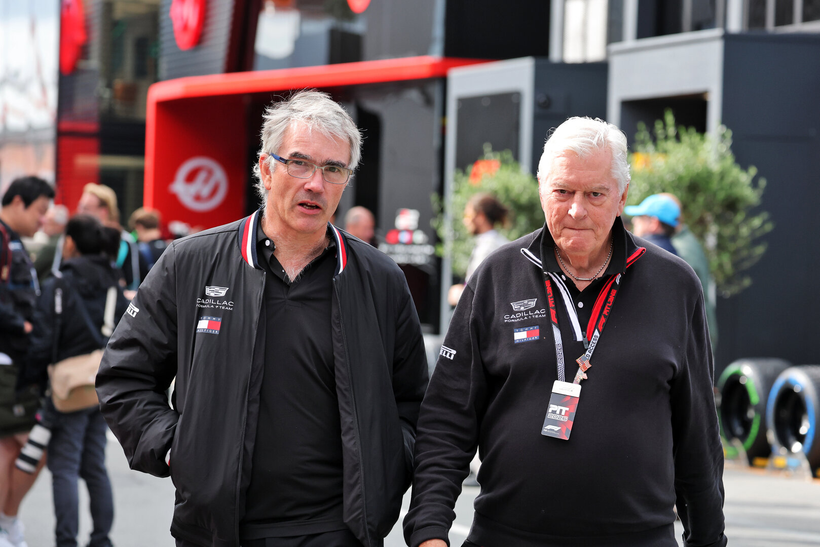 GP OLANDA, (L to R): Nick Chester (GBR) Cadillac Formula 1 Team Chief Technical Officer with Pat Symonds (GBR) Cadillac Formula 1 Team Executive Engineering Consultant.
23.08.2026. Formula 1 World Championship, Rd 12, Dutch Grand Prix, Zandvoort, Netherlands, Gara Day.
- www.xpbimages.com, EMail: requests@xpbimages.com © Copyright: Moy / XPB Images