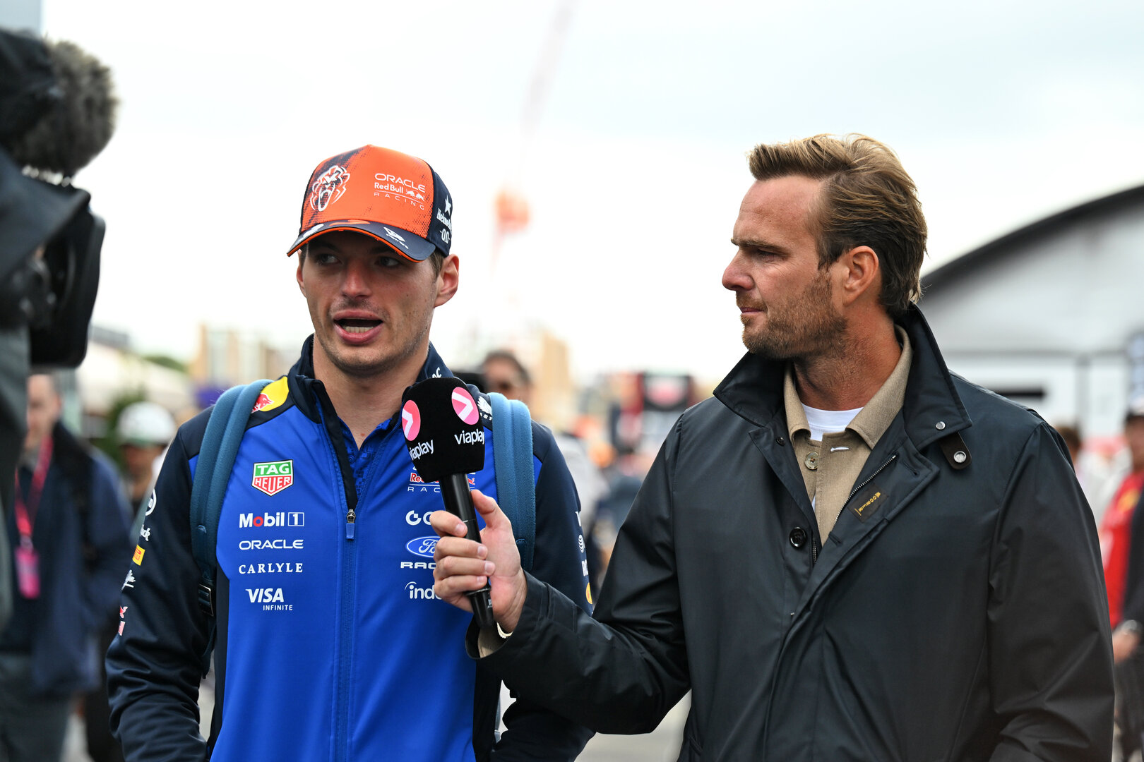 GP OLANDA, (L to R): Max Verstappen (NLD) Red Bull Racing with Giedo van der Garde (NLD) Viaplay F1.
23.08.2026. Formula 1 World Championship, Rd 12, Dutch Grand Prix, Zandvoort, Netherlands, Gara Day.
- www.xpbimages.com, EMail: requests@xpbimages.com © Copyright: Price / XPB Images