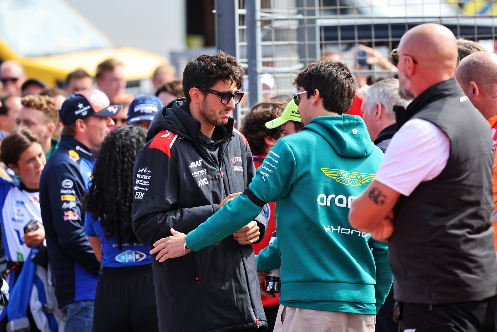 GP OLANDA, (L to R): Esteban Ocon (FRA) Haas F1 Team with Lance Stroll (CDN) Aston Martin F1 Team on the drivers' parade.
23.08.2026. Formula 1 World Championship, Rd 12, Dutch Grand Prix, Zandvoort, Netherlands, Gara Day.
- www.xpbimages.com, EMail: requests@xpbimages.com © Copyright: Batchelor / XPB Images