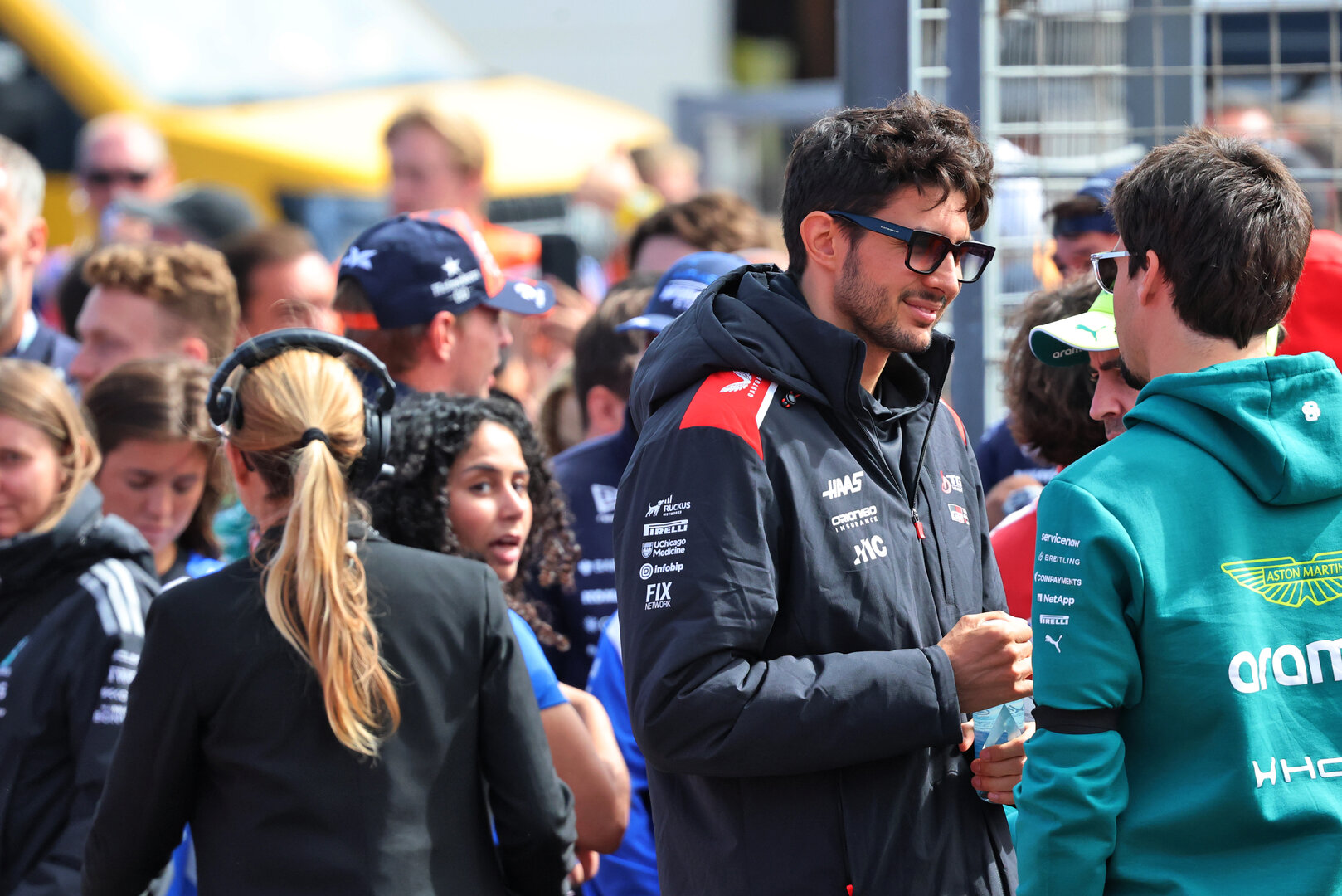 GP OLANDA, (L to R): Esteban Ocon (FRA) Haas F1 Team with Lance Stroll (CDN) Aston Martin F1 Team on the drivers' parade.
23.08.2026. Formula 1 World Championship, Rd 12, Dutch Grand Prix, Zandvoort, Netherlands, Gara Day.
- www.xpbimages.com, EMail: requests@xpbimages.com © Copyright: Batchelor / XPB Images