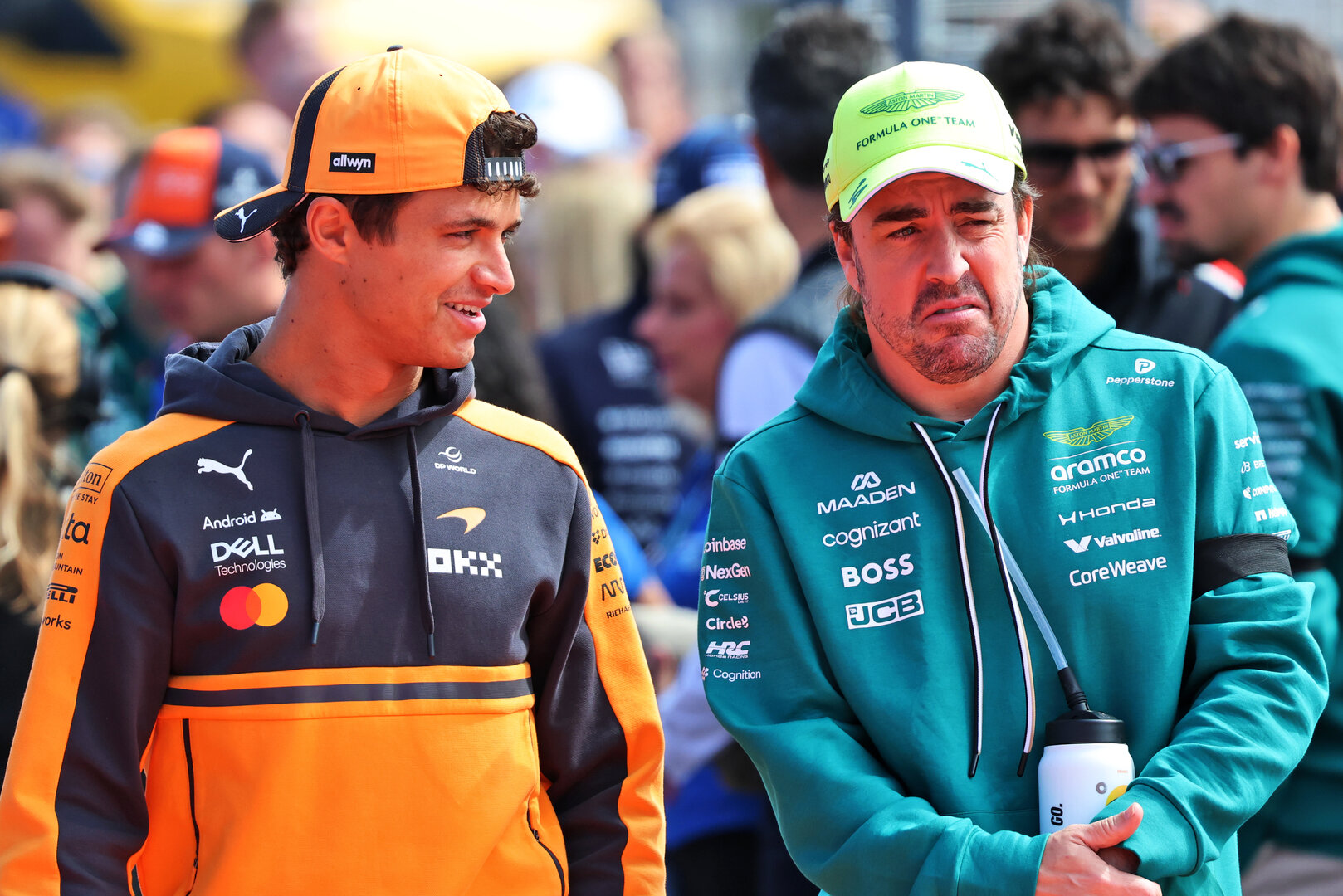 GP OLANDA, (L to R): Lando Norris (GBR) McLaren F1 Team with Fernando Alonso (ESP) Aston Martin F1 Team on the drivers' parade.
23.08.2026. Formula 1 World Championship, Rd 12, Dutch Grand Prix, Zandvoort, Netherlands, Gara Day.
- www.xpbimages.com, EMail: requests@xpbimages.com © Copyright: Batchelor / XPB Images
