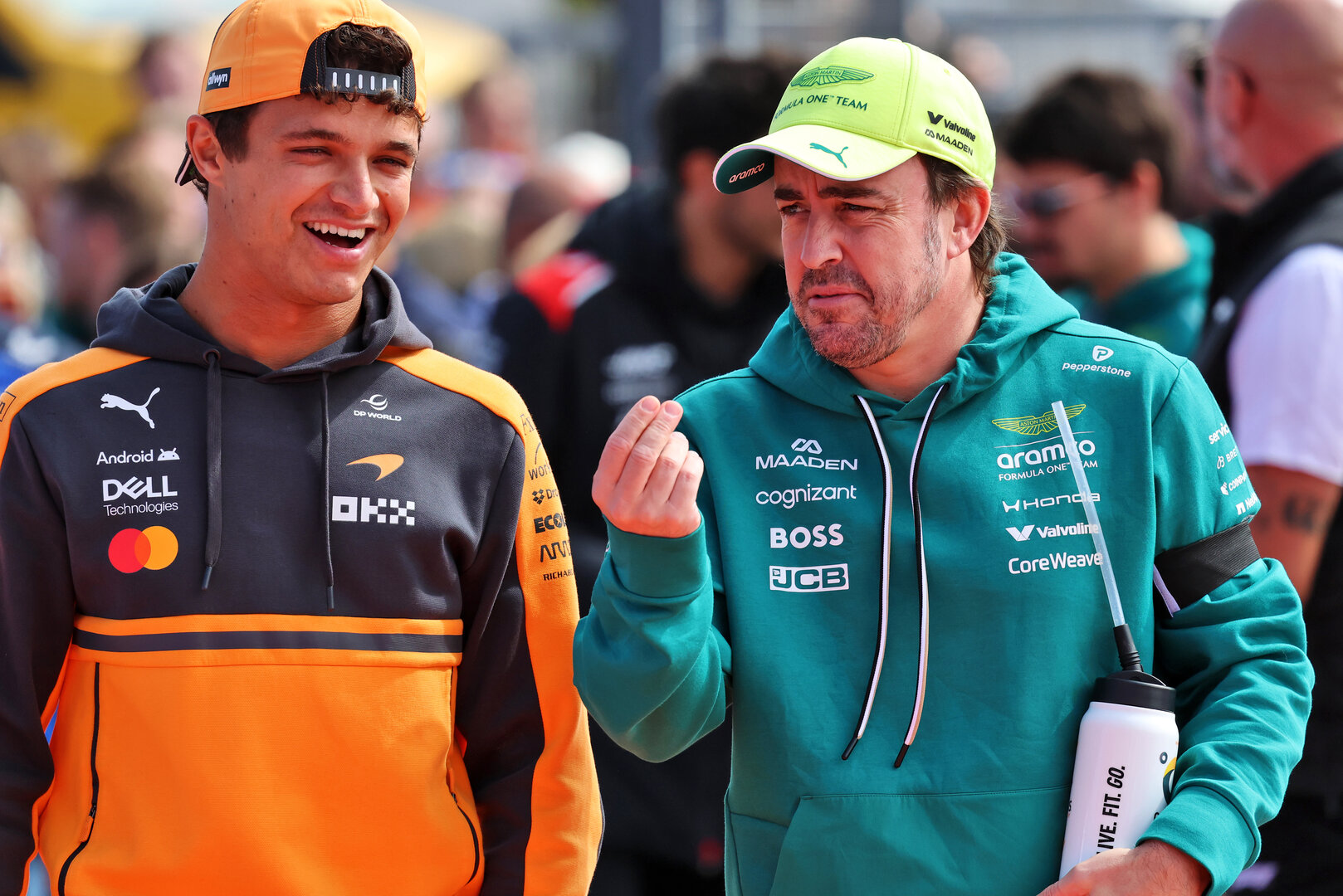GP OLANDA, (L to R): Lando Norris (GBR) McLaren F1 Team with Fernando Alonso (ESP) Aston Martin F1 Team on the drivers' parade.
23.08.2026. Formula 1 World Championship, Rd 12, Dutch Grand Prix, Zandvoort, Netherlands, Gara Day.
- www.xpbimages.com, EMail: requests@xpbimages.com © Copyright: Batchelor / XPB Images
