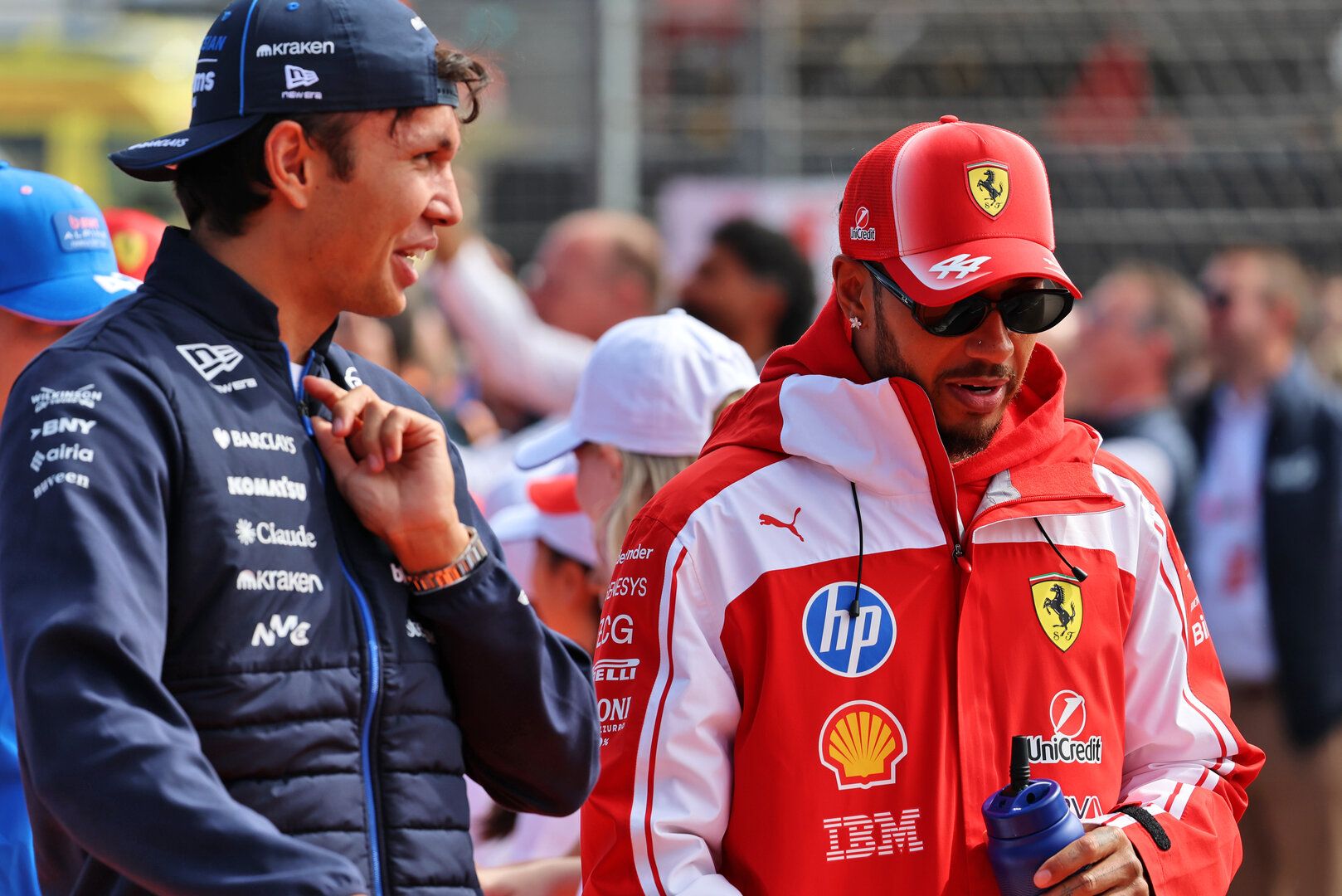 GP OLANDA, (L to R): Alexander Albon (THA) Williams F1 Team with Lewis Hamilton (GBR) Ferrari on the drivers' parade.
23.08.2026. Formula 1 World Championship, Rd 12, Dutch Grand Prix, Zandvoort, Netherlands, Gara Day.
- www.xpbimages.com, EMail: requests@xpbimages.com © Copyright: Batchelor / XPB Images