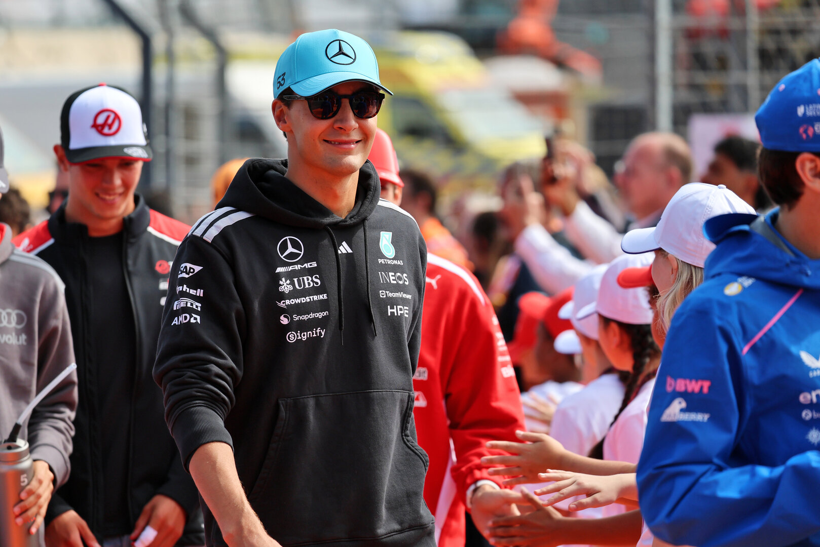 GP OLANDA, George Russell (GBR) Mercedes AMG Formula One Team on the drivers' parade.
23.08.2026. Formula 1 World Championship, Rd 12, Dutch Grand Prix, Zandvoort, Netherlands, Gara Day.
- www.xpbimages.com, EMail: requests@xpbimages.com © Copyright: Batchelor / XPB Images