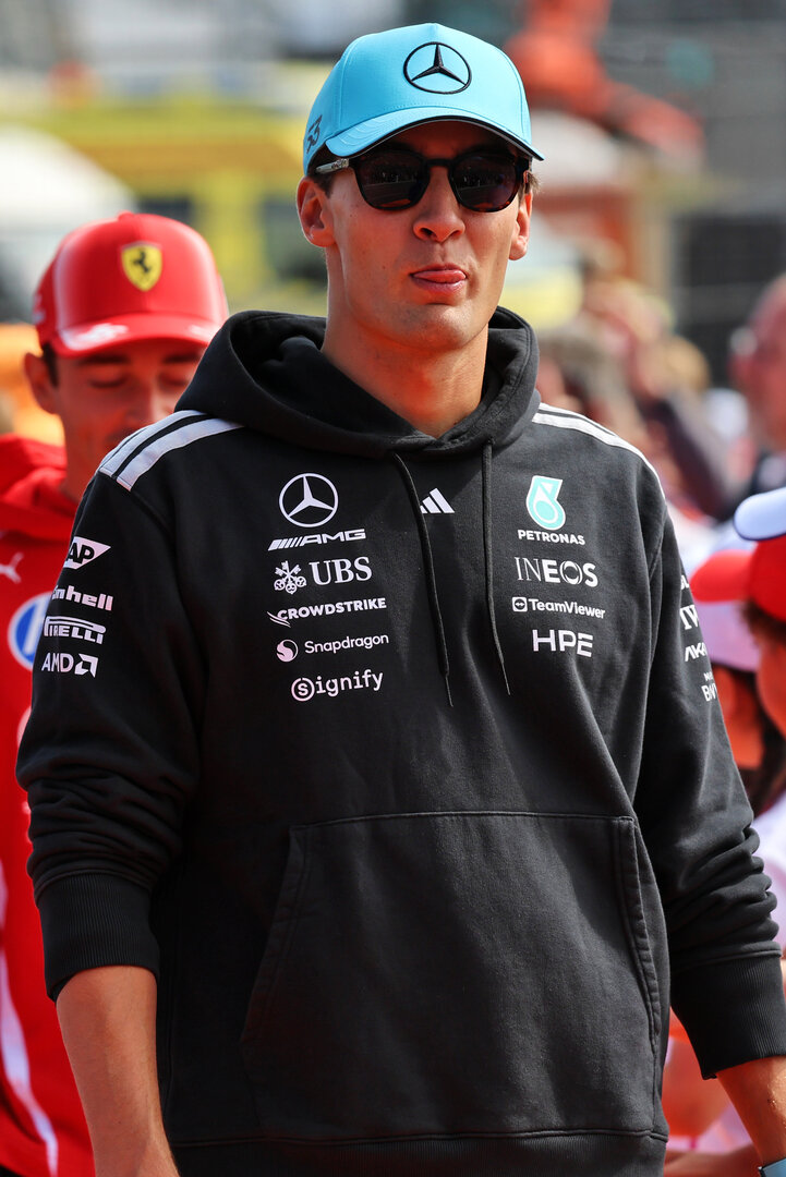 GP OLANDA, George Russell (GBR) Mercedes AMG Formula One Team on the drivers' parade.
23.08.2026. Formula 1 World Championship, Rd 12, Dutch Grand Prix, Zandvoort, Netherlands, Gara Day.
- www.xpbimages.com, EMail: requests@xpbimages.com © Copyright: Batchelor / XPB Images