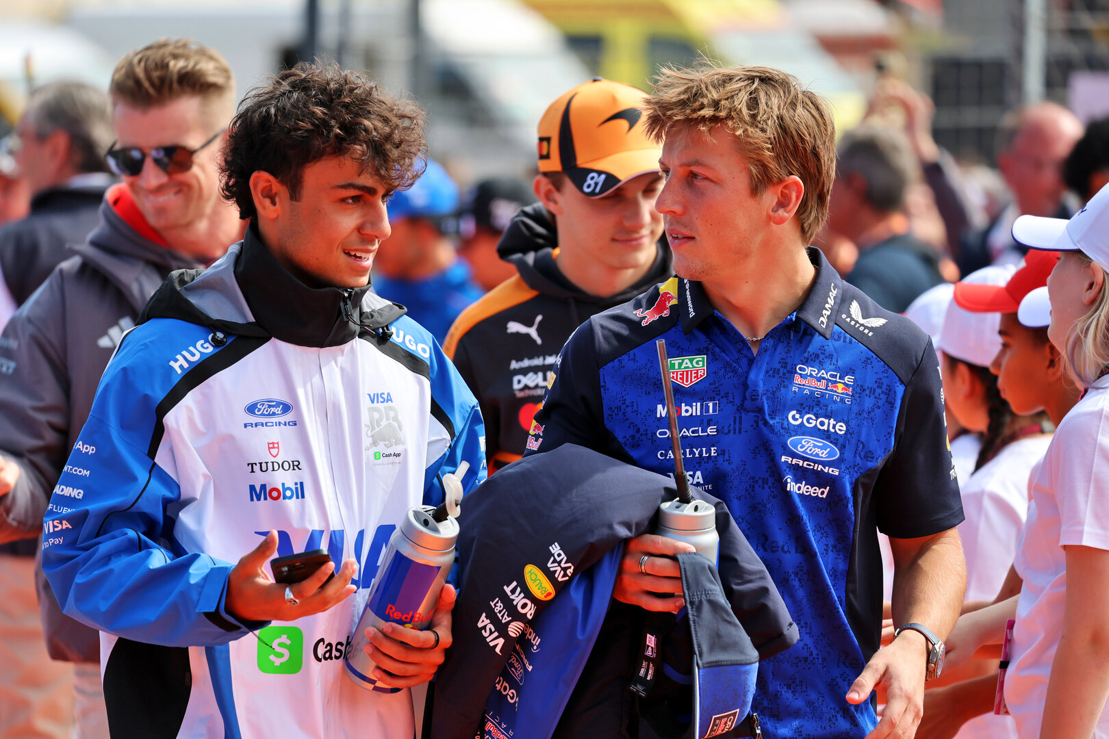 GP OLANDA, (L to R): Arvid Lindblad (GBR) Racing Bulls Formula One Team with Liam Lawson (NZL) Red Bull Racing on the drivers' parade.
23.08.2026. Formula 1 World Championship, Rd 12, Dutch Grand Prix, Zandvoort, Netherlands, Gara Day.
- www.xpbimages.com, EMail: requests@xpbimages.com © Copyright: Batchelor / XPB Images