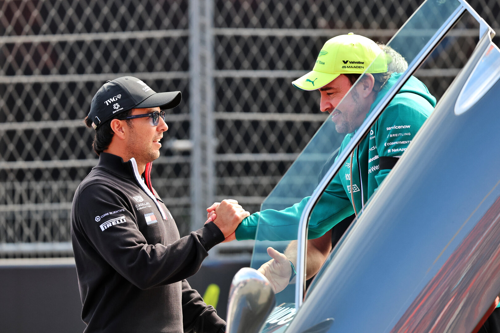 GP OLANDA, (L to R): Sergio Perez (MEX) Cadillac Formula 1 Team with Fernando Alonso (ESP) Aston Martin F1 Team on the drivers' parade.
23.08.2026. Formula 1 World Championship, Rd 12, Dutch Grand Prix, Zandvoort, Netherlands, Gara Day.
- www.xpbimages.com, EMail: requests@xpbimages.com © Copyright: Batchelor / XPB Images