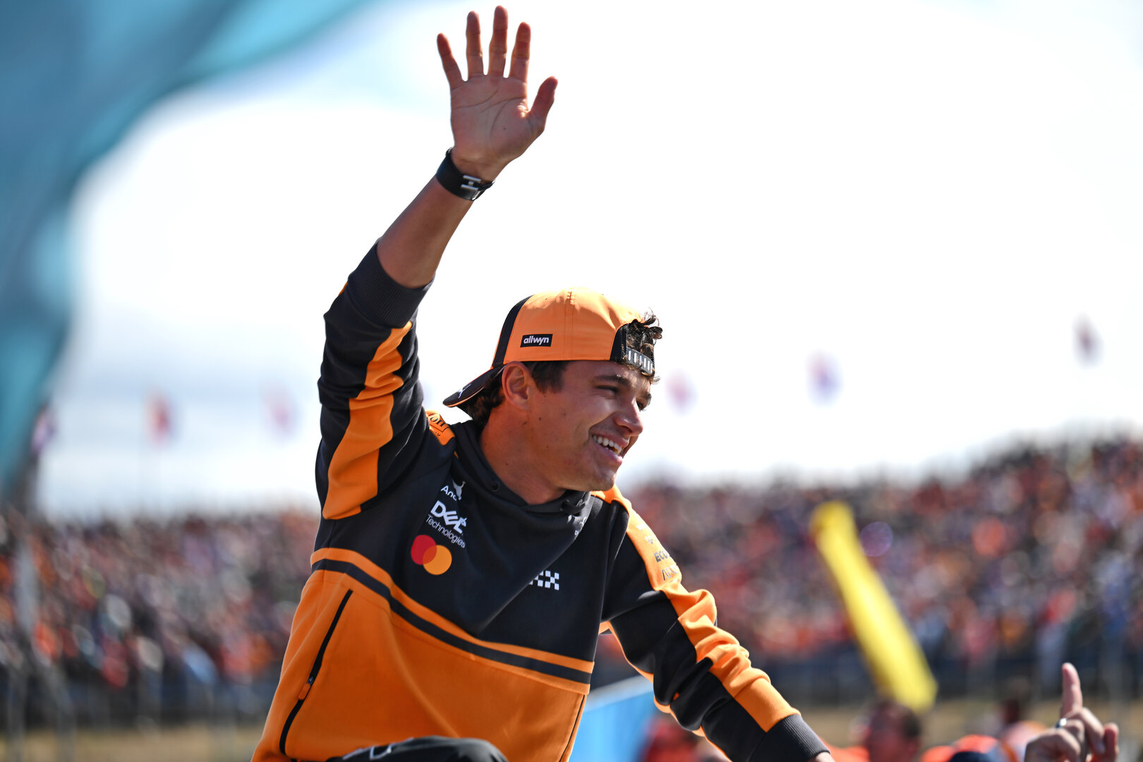 GP OLANDA, Lando Norris (GBR) McLaren F1 Team on the drivers' parade.
23.08.2026. Formula 1 World Championship, Rd 12, Dutch Grand Prix, Zandvoort, Netherlands, Gara Day.
- www.xpbimages.com, EMail: requests@xpbimages.com © Copyright: Price / XPB Images