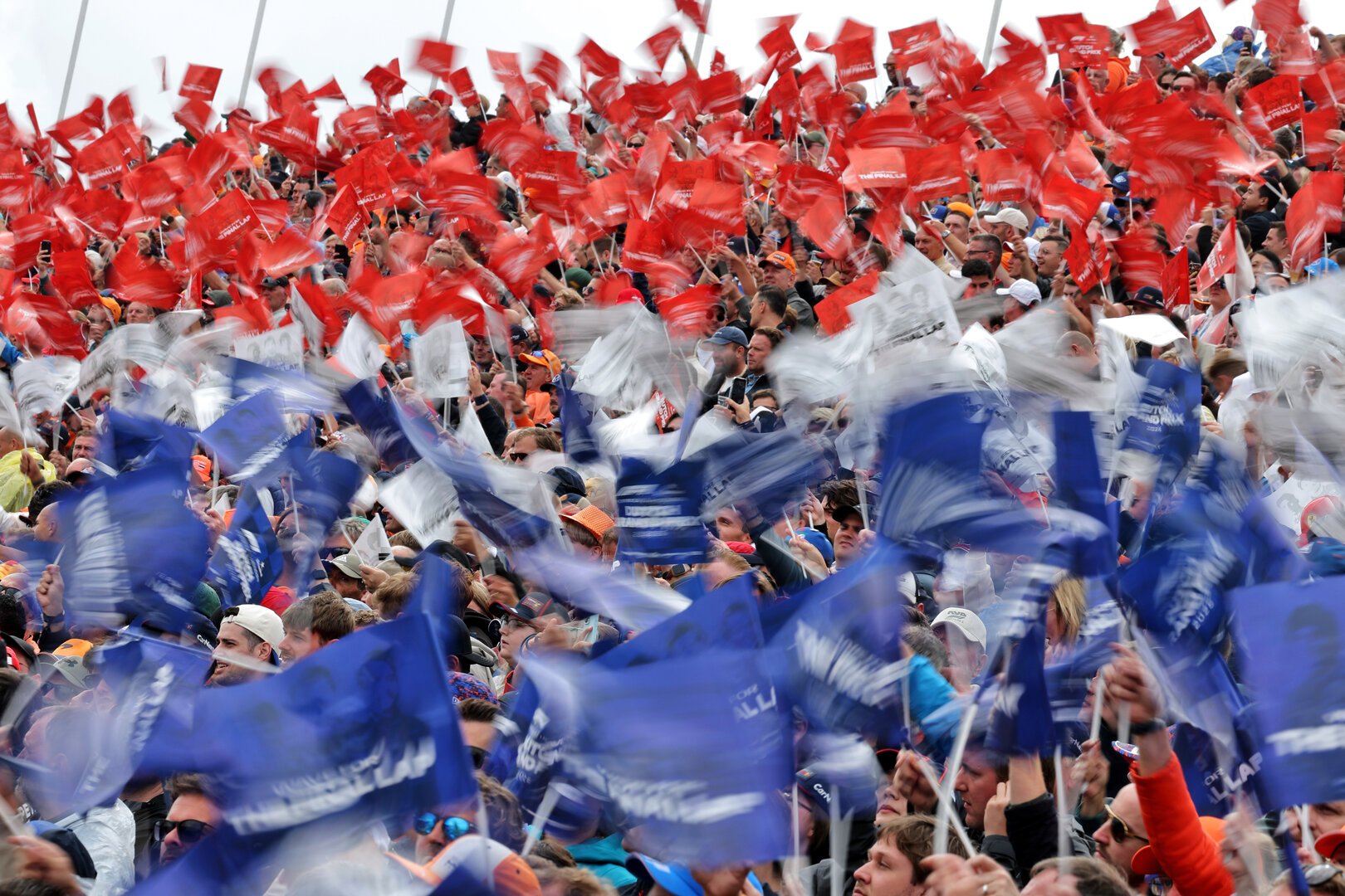 GP OLANDA, Circuit Atmosfera - fans in the grandstand.
23.08.2026. Formula 1 World Championship, Rd 12, Dutch Grand Prix, Zandvoort, Netherlands, Gara Day.
- www.xpbimages.com, EMail: requests@xpbimages.com © Copyright: Moy / XPB Images