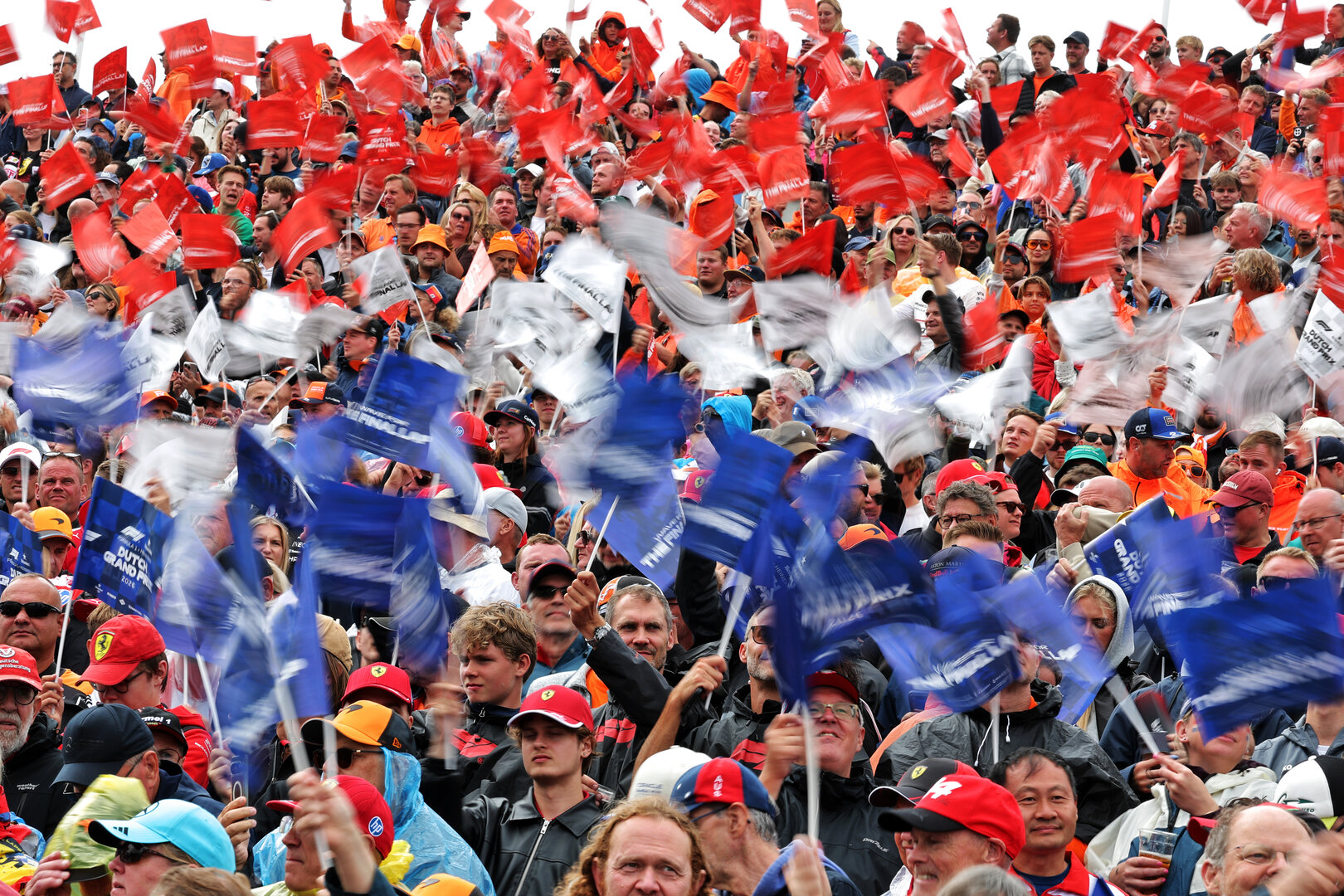 GP OLANDA, Circuit Atmosfera - fans in the grandstand.
23.08.2026. Formula 1 World Championship, Rd 12, Dutch Grand Prix, Zandvoort, Netherlands, Gara Day.
- www.xpbimages.com, EMail: requests@xpbimages.com © Copyright: Moy / XPB Images
