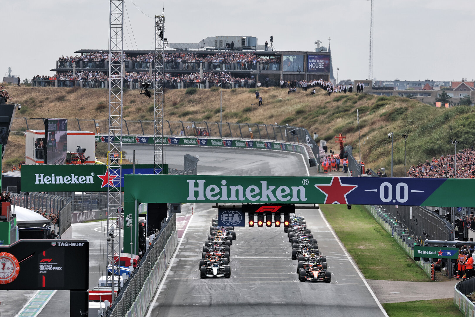 GP OLANDA, Lando Norris (GBR) McLaren F1 Team MCL40 davanti a at the partenza of the race.
23.08.2026. Formula 1 World Championship, Rd 12, Dutch Grand Prix, Zandvoort, Netherlands, Gara Day.
- www.xpbimages.com, EMail: requests@xpbimages.com © Copyright: Moy / XPB Images