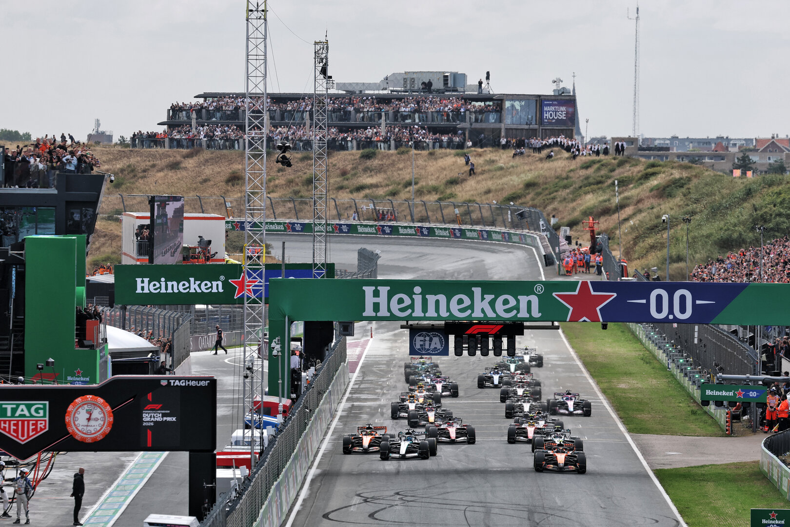GP OLANDA, Lando Norris (GBR) McLaren F1 Team MCL40 davanti a at the partenza of the race.
23.08.2026. Formula 1 World Championship, Rd 12, Dutch Grand Prix, Zandvoort, Netherlands, Gara Day.
- www.xpbimages.com, EMail: requests@xpbimages.com © Copyright: Moy / XPB Images
