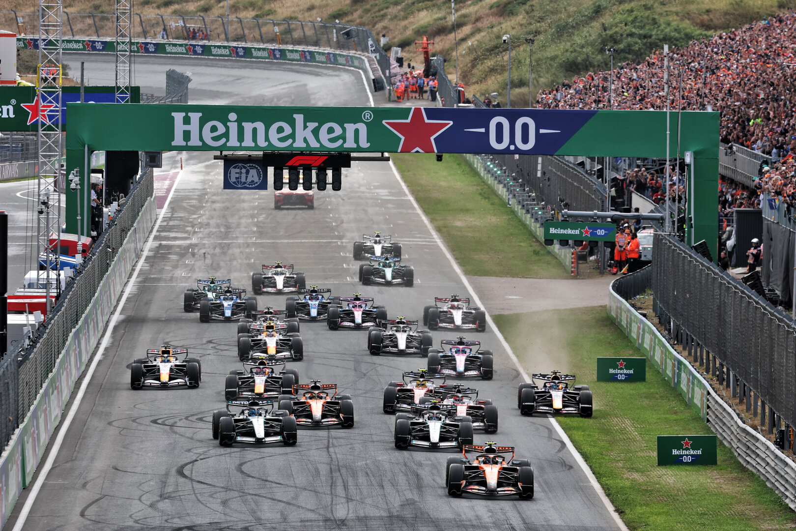 GP OLANDA, Lando Norris (GBR) McLaren F1 Team MCL40 davanti a at the partenza of the race.
23.08.2026. Formula 1 World Championship, Rd 12, Dutch Grand Prix, Zandvoort, Netherlands, Gara Day.
- www.xpbimages.com, EMail: requests@xpbimages.com © Copyright: Moy / XPB Images