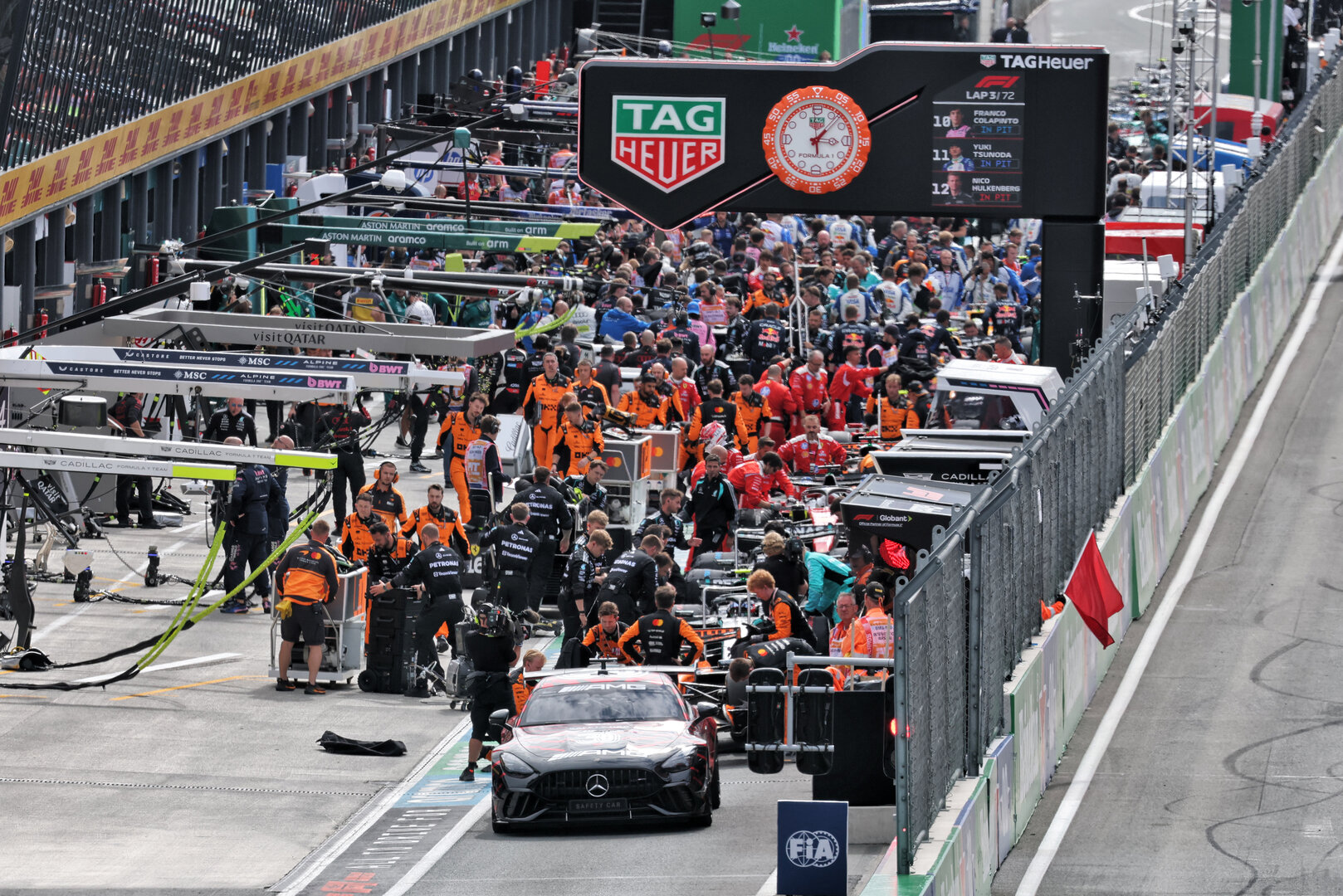 GP OLANDA, The cars in the pits as the race is red flagged.
23.08.2026. Formula 1 World Championship, Rd 12, Dutch Grand Prix, Zandvoort, Netherlands, Gara Day.
- www.xpbimages.com, EMail: requests@xpbimages.com © Copyright: Moy / XPB Images