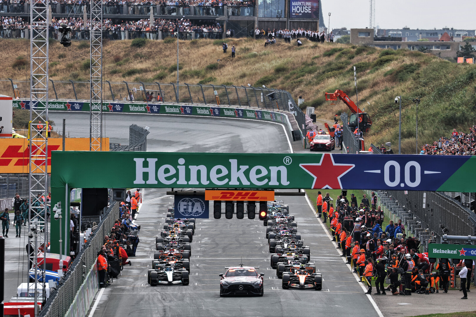 GP OLANDA, Lando Norris (GBR) McLaren F1 Team MCL40 begind the Mercedes FIA Safety Car on the formation lap.
23.08.2026. Formula 1 World Championship, Rd 12, Dutch Grand Prix, Zandvoort, Netherlands, Gara Day.
- www.xpbimages.com, EMail: requests@xpbimages.com © Copyright: Moy / XPB Images
