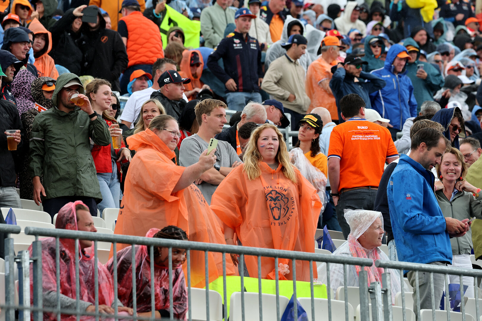 GP OLANDA, Circuit Atmosfera - fans in the grandstand.
23.08.2026. Formula 1 World Championship, Rd 12, Dutch Grand Prix, Zandvoort, Netherlands, Gara Day.
- www.xpbimages.com, EMail: requests@xpbimages.com © Copyright: Moy / XPB Images