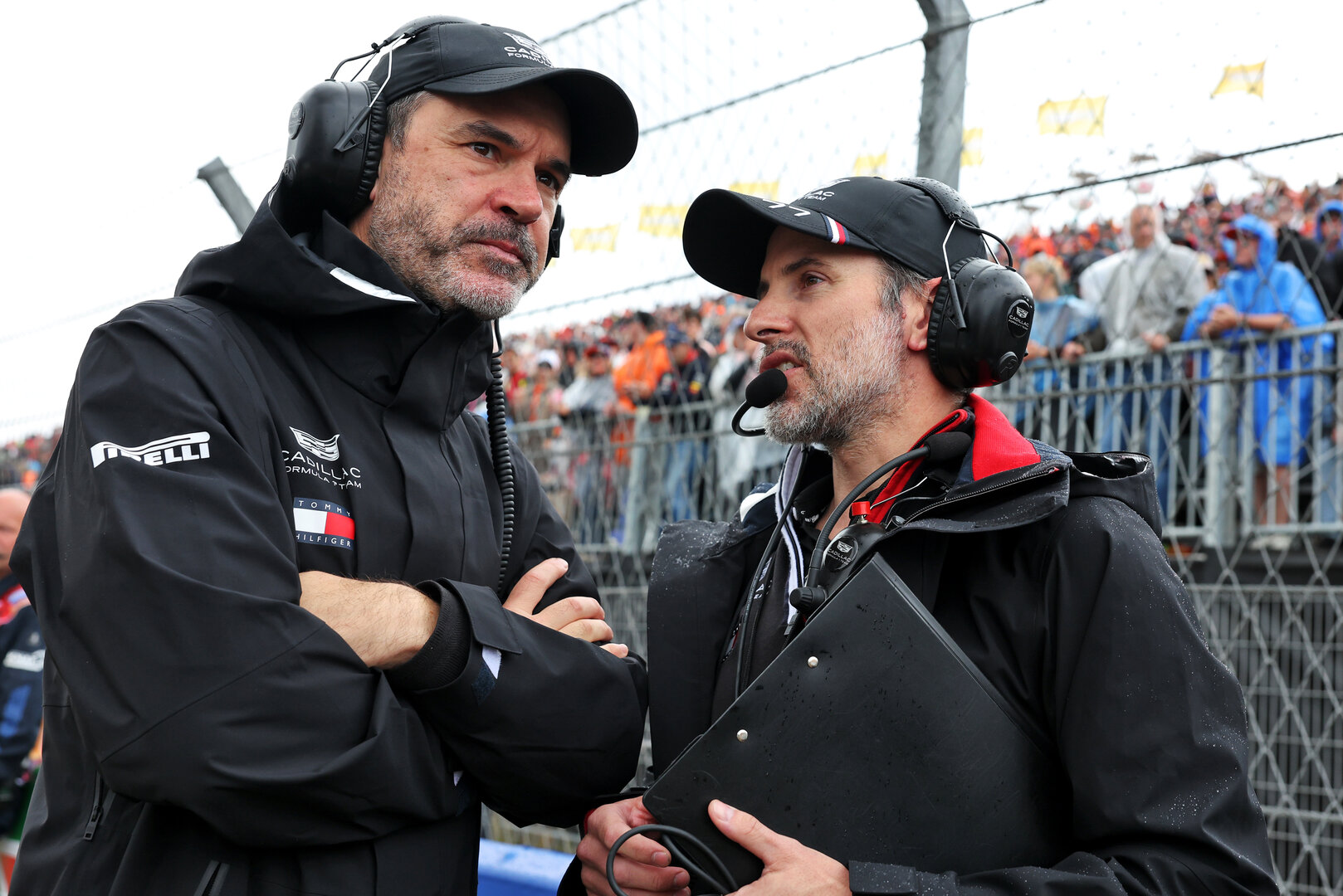 GP OLANDA, (L to R): Marc Hynes (GBR) Cadillac Formula 1 Team Chief Racing Officer with John Howard (GBR) Cadillac Formula 1 Team Gara Engineer on the grid.
23.08.2026. Formula 1 World Championship, Rd 12, Dutch Grand Prix, Zandvoort, Netherlands, Gara Day.
- www.xpbimages.com, EMail: requests@xpbimages.com © Copyright: Bearne / XPB Images
