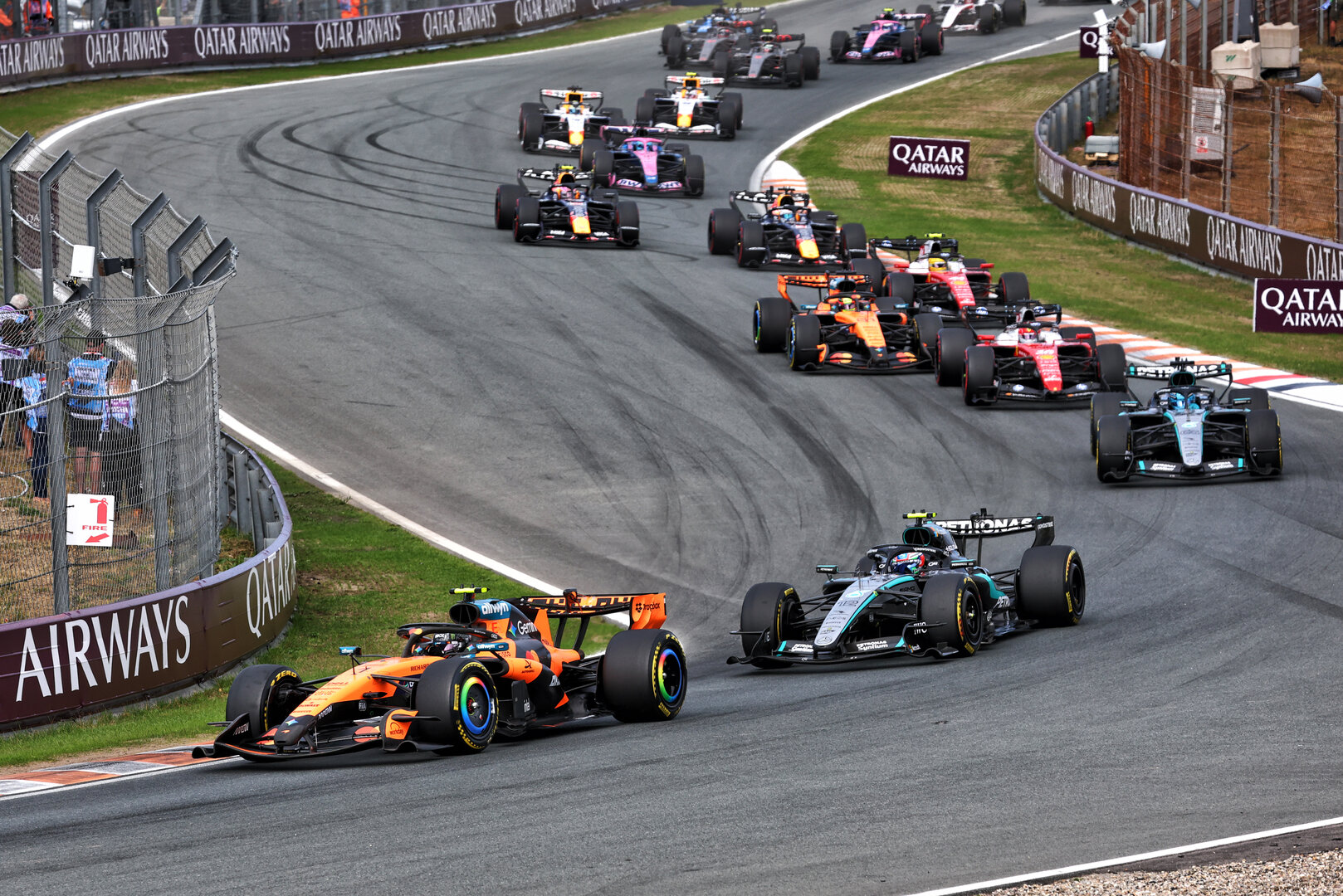 GP OLANDA, Lando Norris (GBR) McLaren F1 Team MCL40 davanti a at the partenza of the race.
23.08.2026. Formula 1 World Championship, Rd 12, Dutch Grand Prix, Zandvoort, Netherlands, Gara Day.
- www.xpbimages.com, EMail: requests@xpbimages.com © Copyright: Bearne / XPB Images