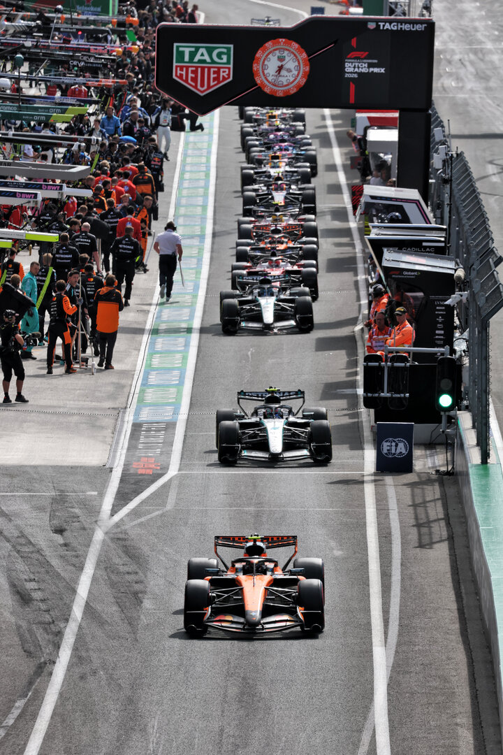 GP OLANDA, Lando Norris (GBR) McLaren F1 Team MCL40 leaves the pits.
23.08.2026. Formula 1 World Championship, Rd 12, Dutch Grand Prix, Zandvoort, Netherlands, Gara Day.
- www.xpbimages.com, EMail: requests@xpbimages.com © Copyright: Moy / XPB Images