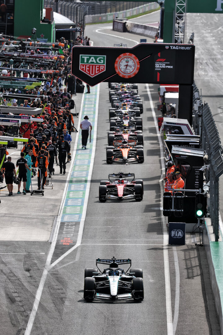 GP OLANDA, George Russell (GBR) Mercedes AMG Formula One Team W17 leaves the pits.
23.08.2026. Formula 1 World Championship, Rd 12, Dutch Grand Prix, Zandvoort, Netherlands, Gara Day.
- www.xpbimages.com, EMail: requests@xpbimages.com © Copyright: Moy / XPB Images